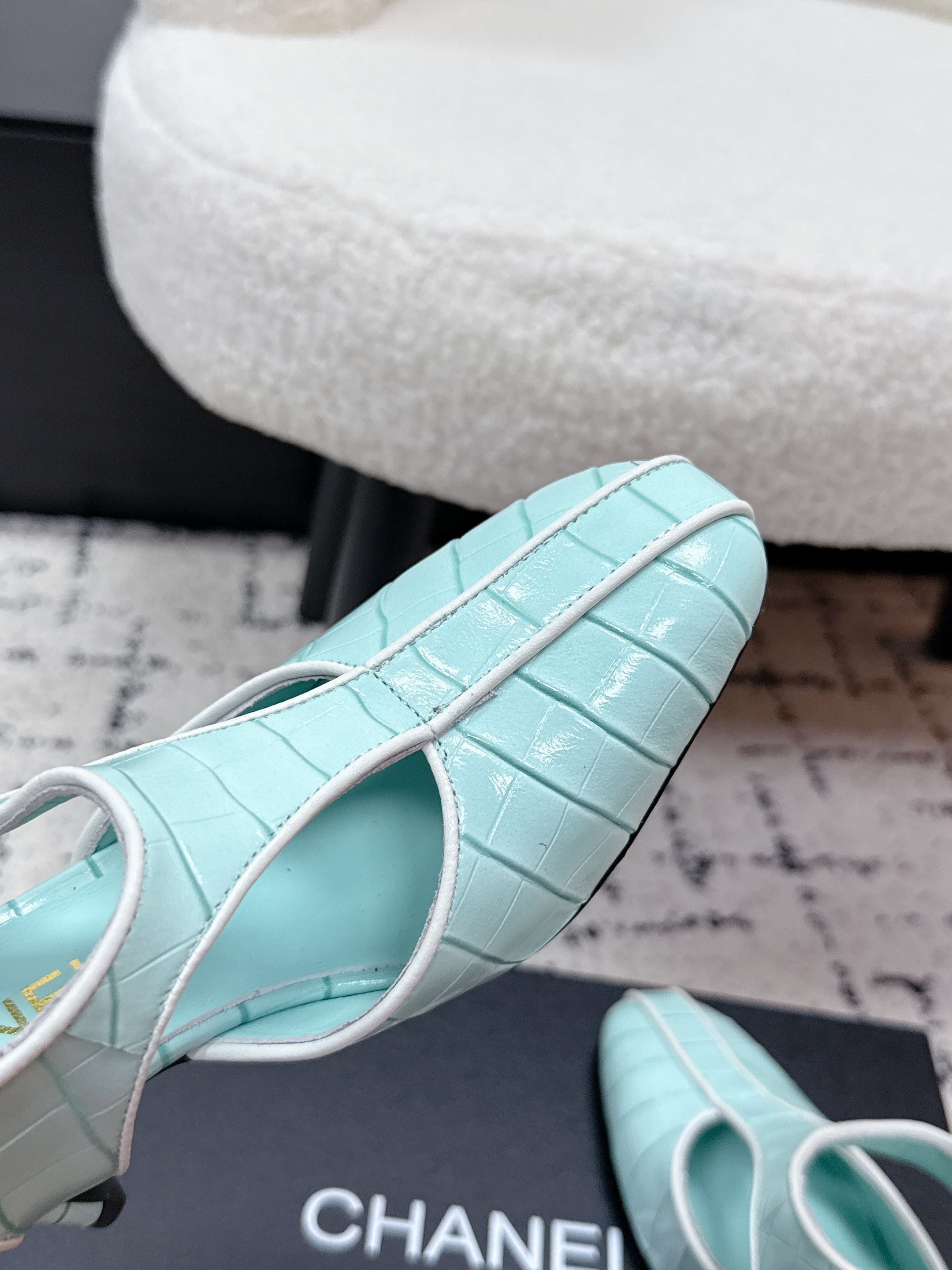 CC SS26 Slingbacks 9.5cm Blue White Crocodile Embossed Patent Calfskin 679033
