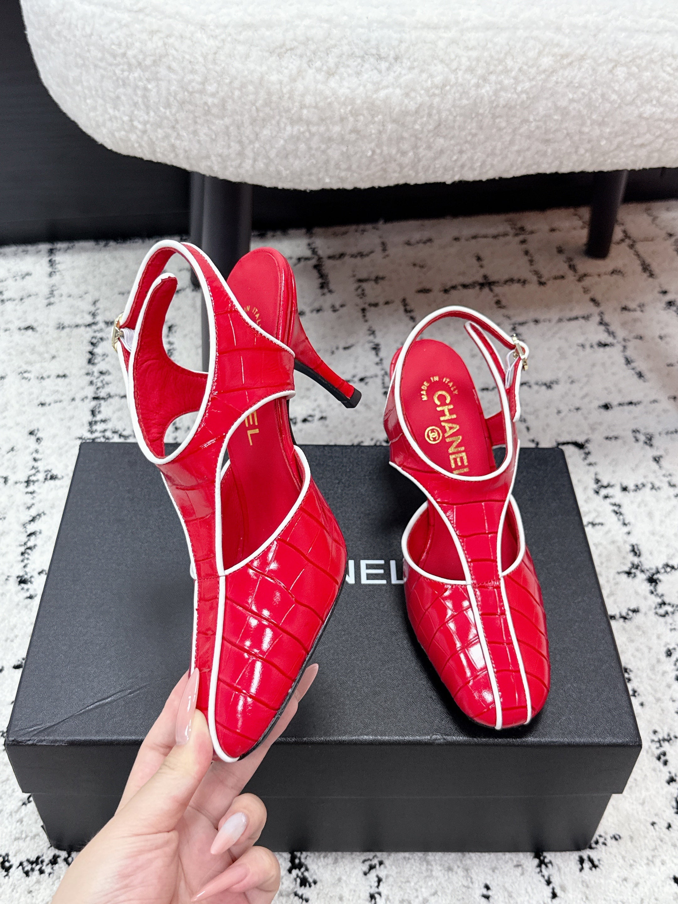 CC SS26 Slingbacks 9.5cm Red White Crocodile Embossed Patent Calfskin 679035