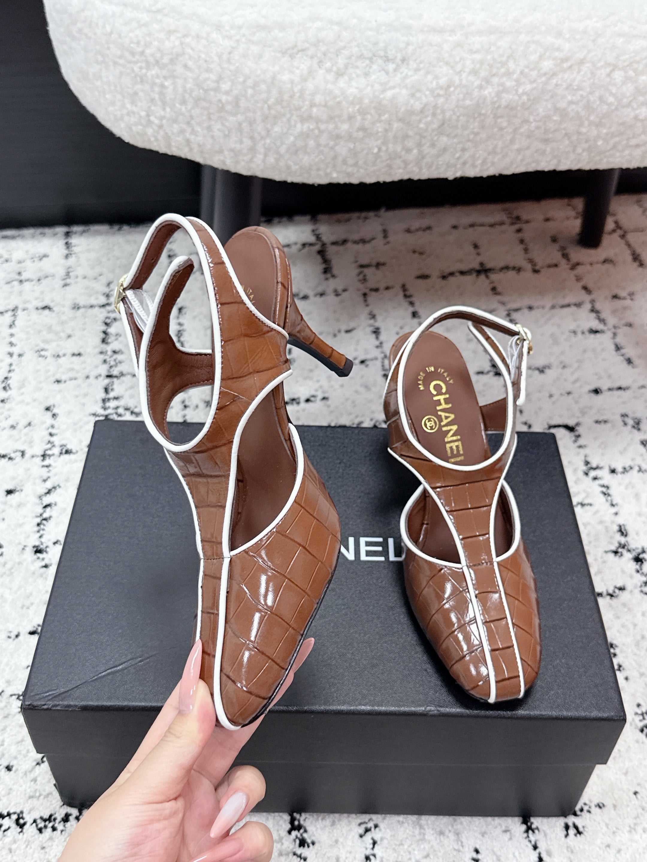 CC SS26 Slingbacks 9.5cm Brown White Crocodile Embossed Patent Calfskin 679036