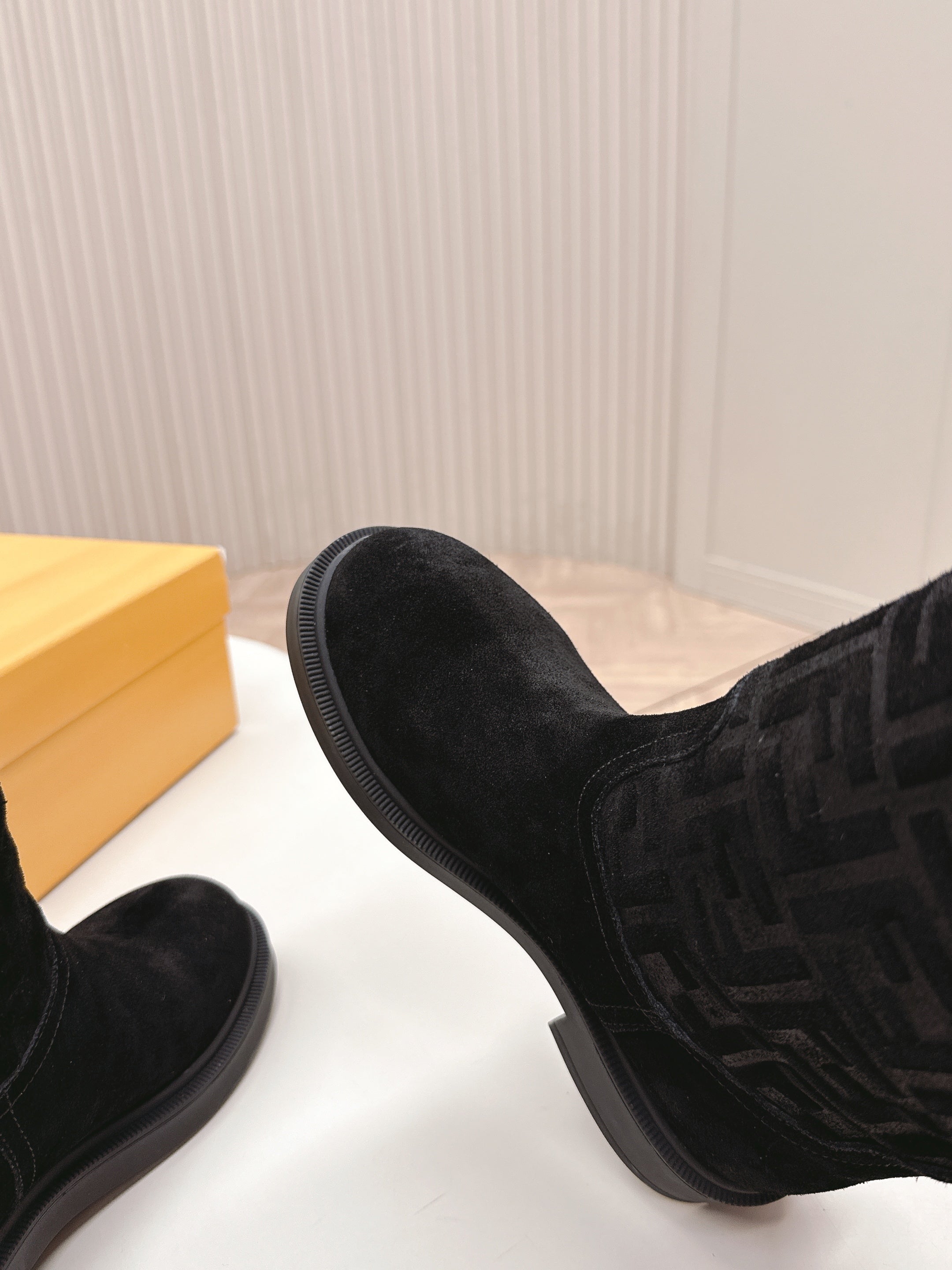 Fendi 25 High Boots Black Suede 500938