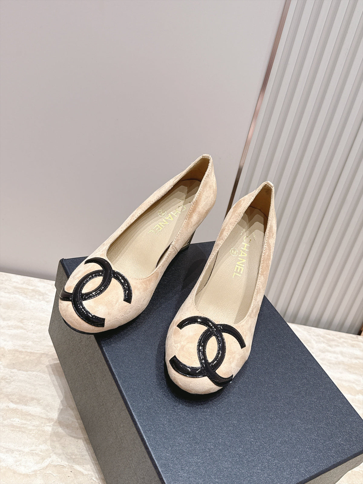 CC 26s Block Heel Pumps 6cm Beige Suede 121623