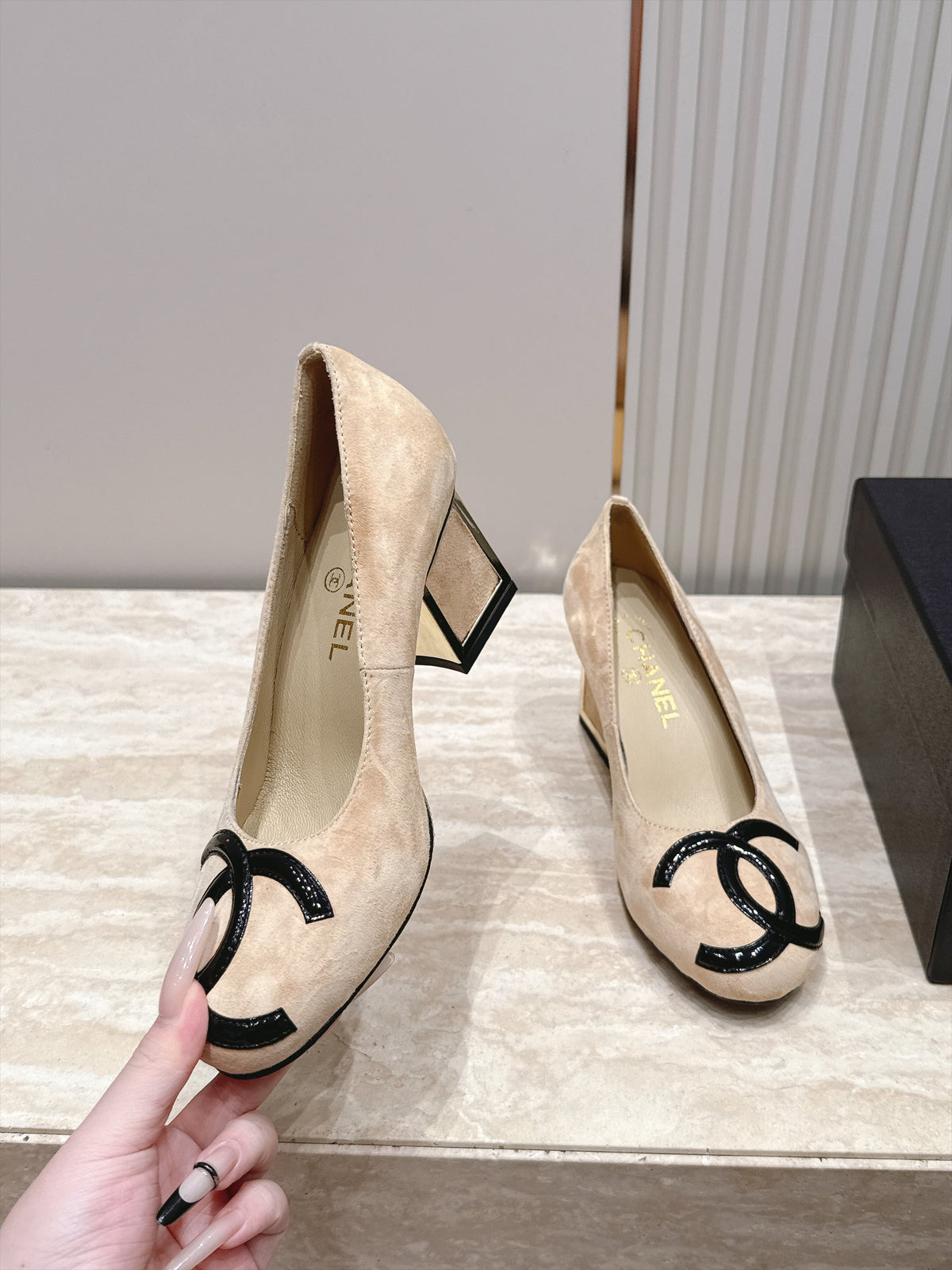 CC 26s Block Heel Pumps 6cm Beige Suede 121623
