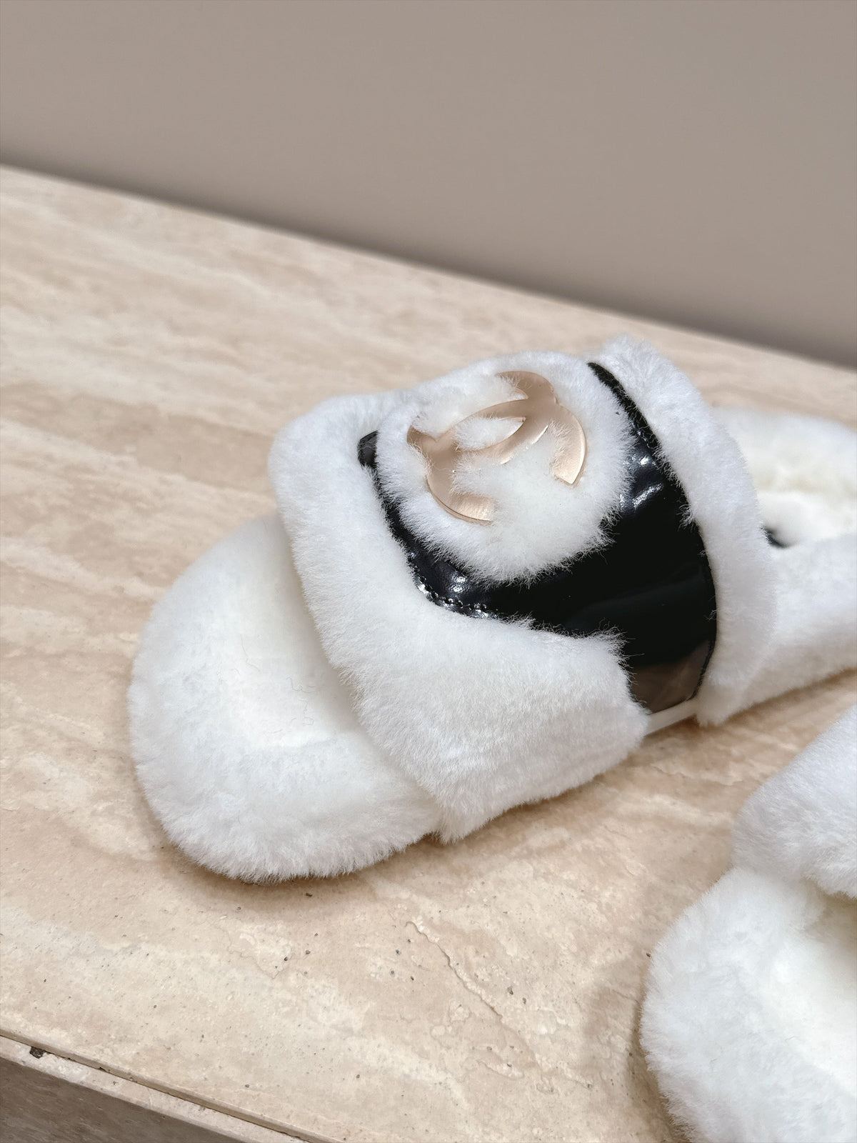 CC 26s Shearling Slides 2cm White Fur 121625