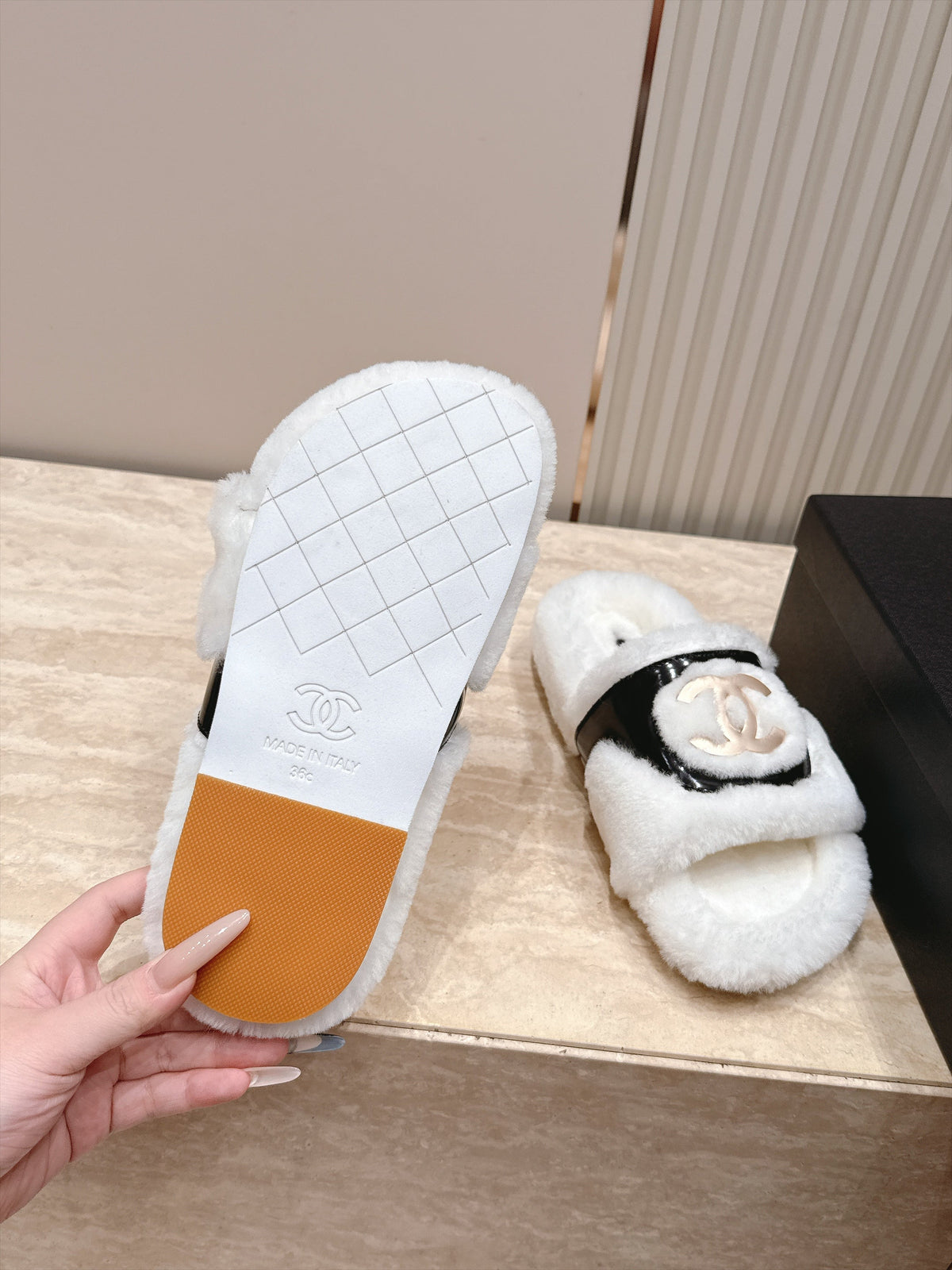 CC 26s Shearling Slides 2cm White Fur 121625