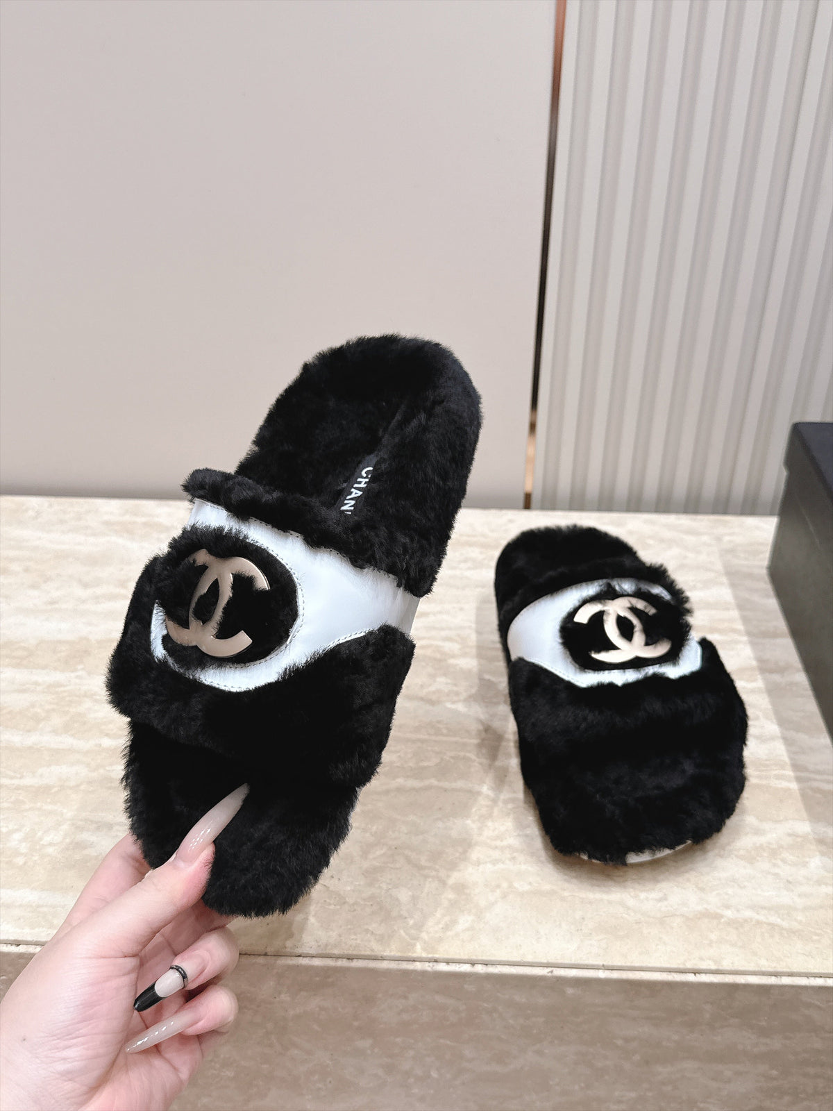 CC 26s Shearling Slides 2cm Black Fur 121627