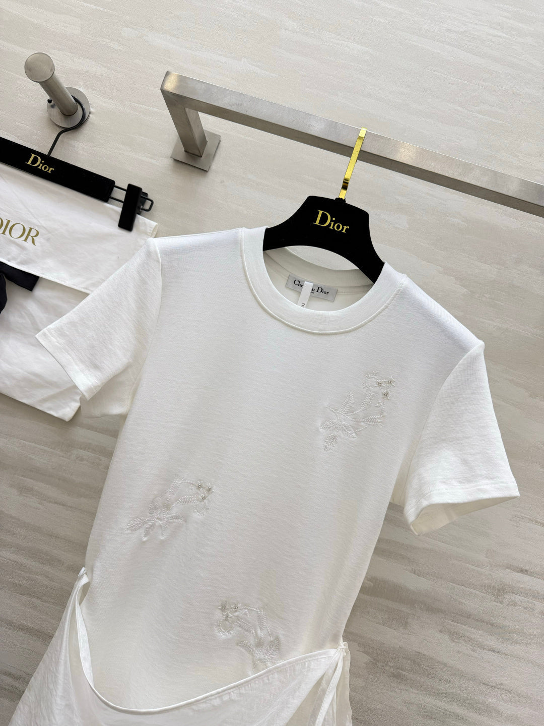 CD 26s Embroidered Wrap Tie T-Shirt White 410436