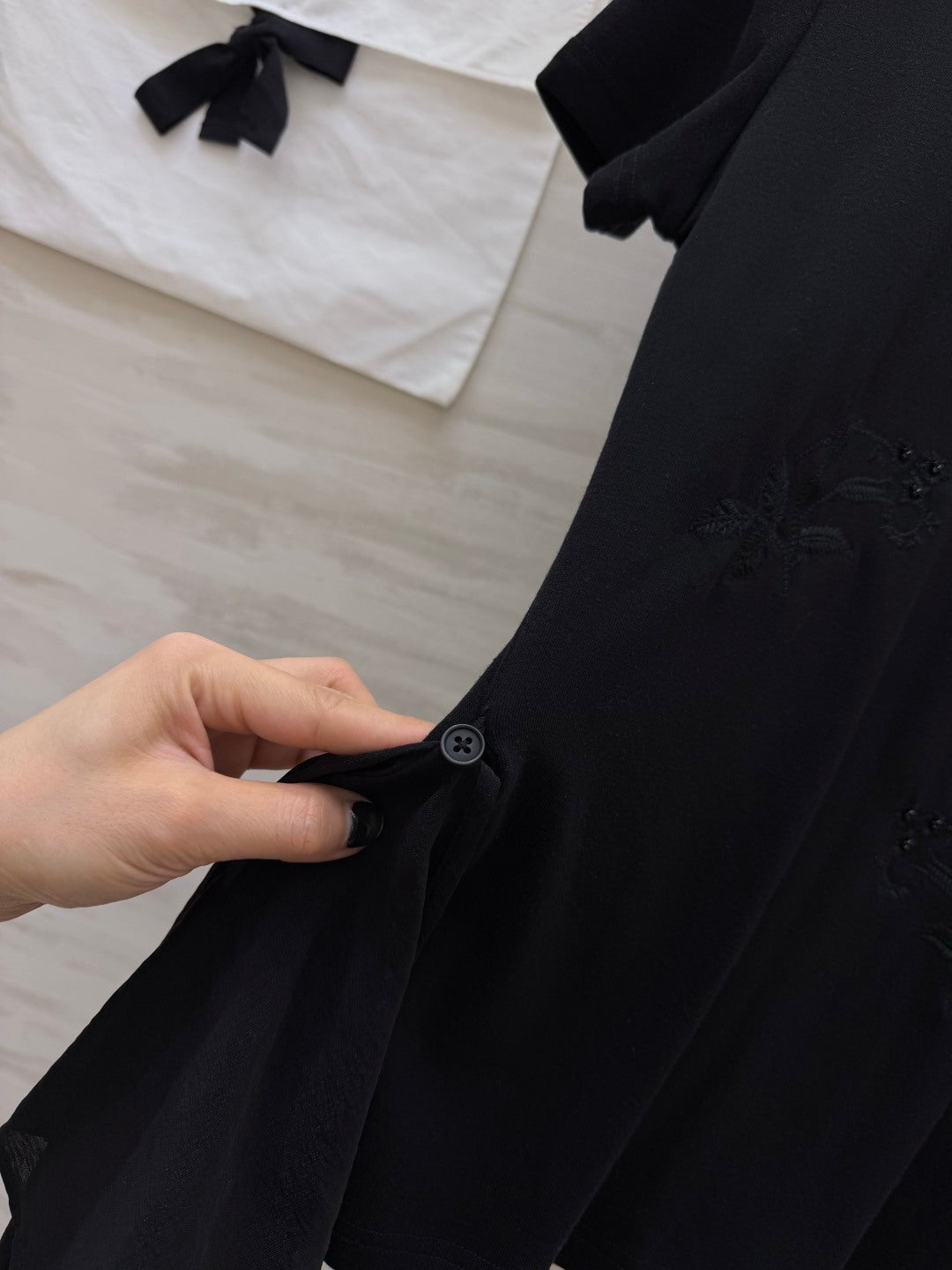 CD 26s Embroidered Wrap Tie T-Shirt Black 410438