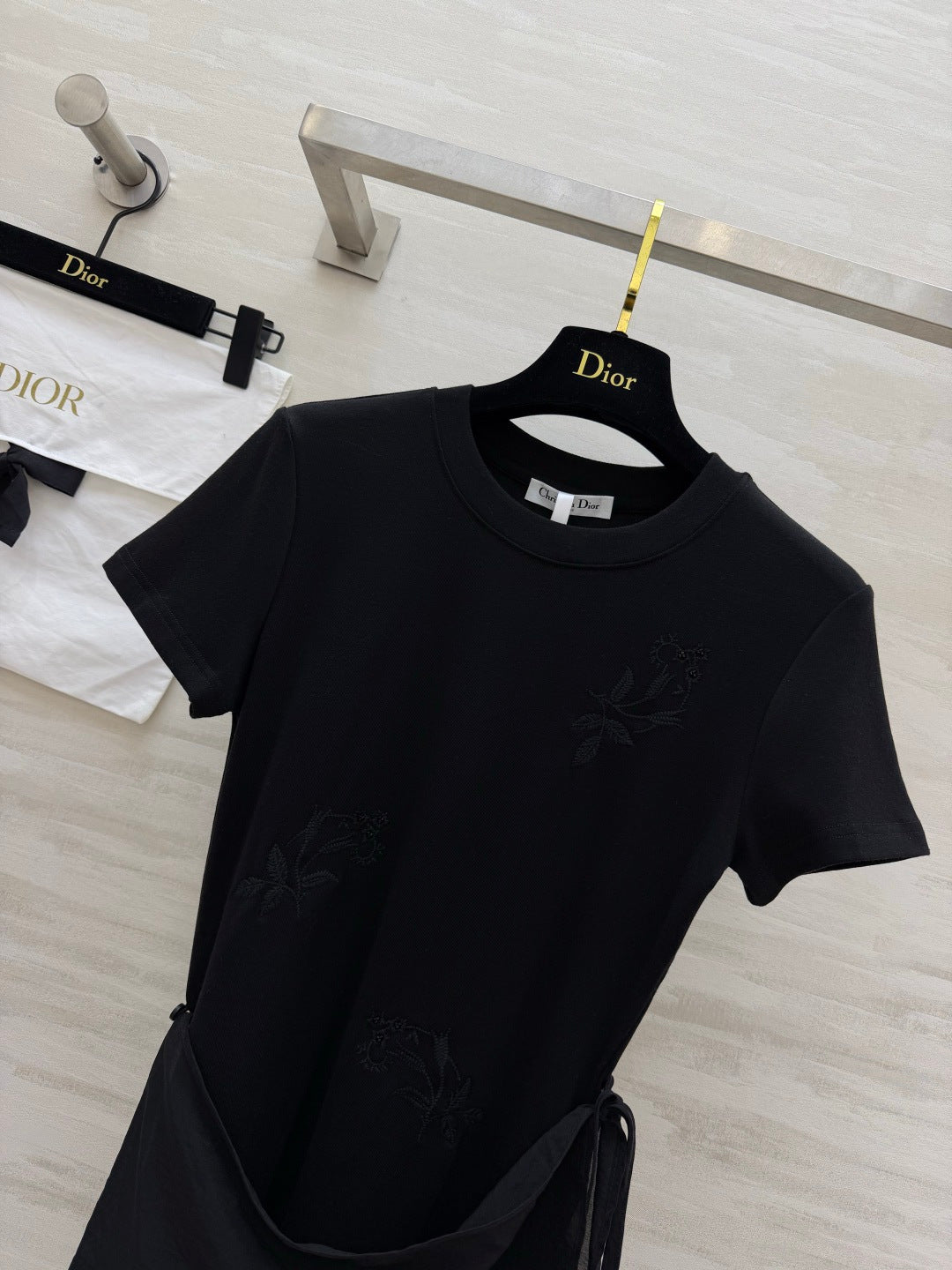 CD 26s Embroidered Wrap Tie T-Shirt Black 410438