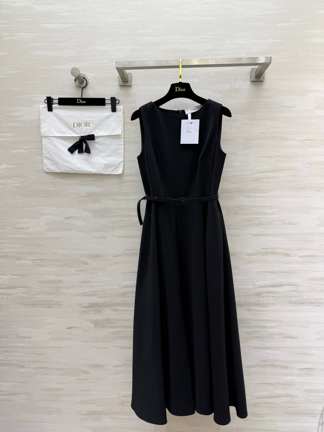 CD 26s Mid-Length Flared Dress Belt Black Wool and Silk Shantung 414143