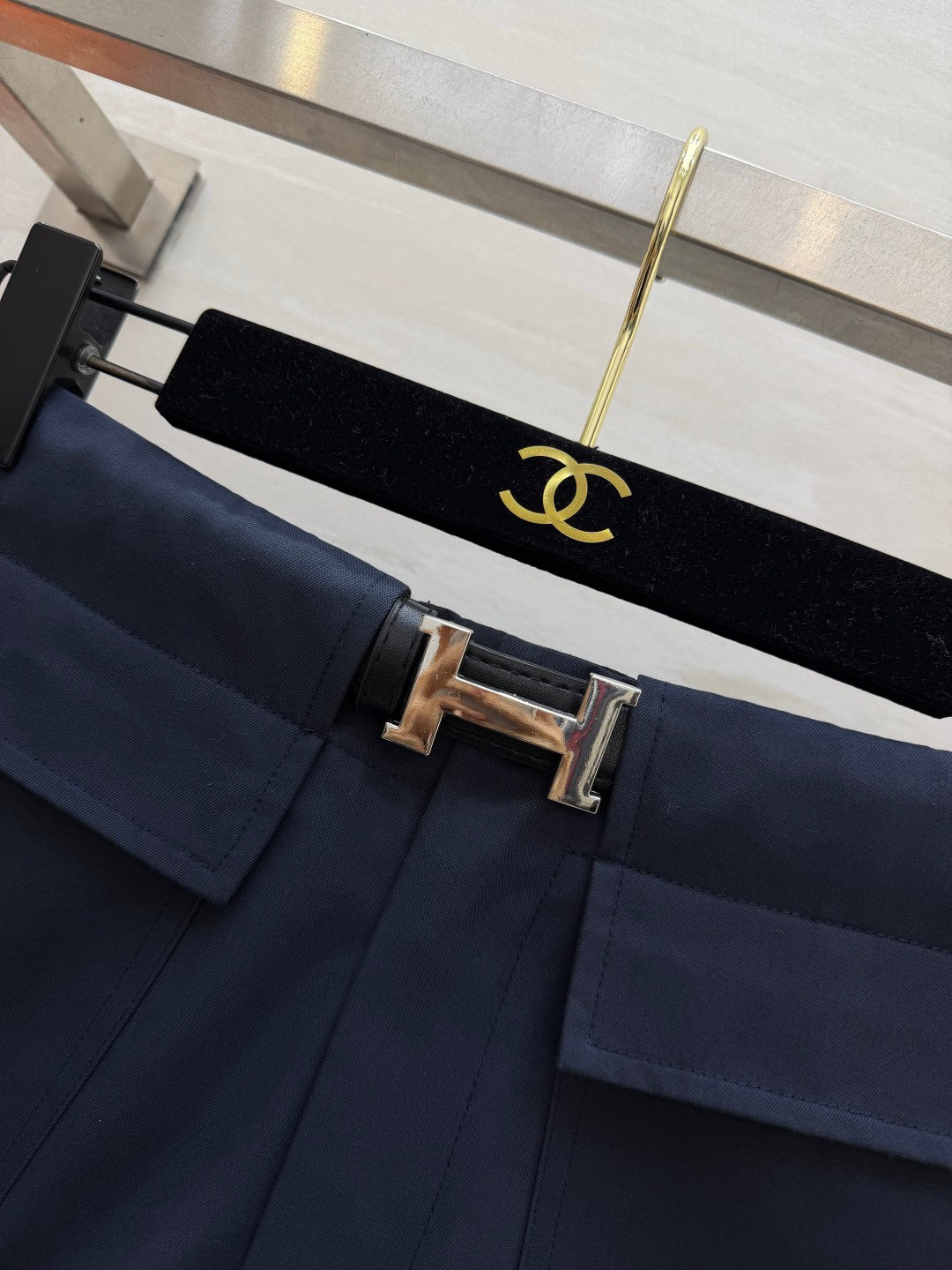 HM 26s Cargo Shorts with H-Buck Metal Belt Dark Blue Cotton 413975