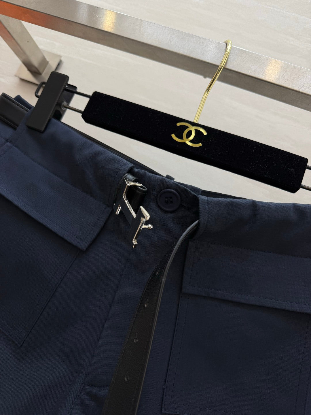HM 26s Cargo Shorts with H-Buck Metal Belt Dark Blue Cotton 413975