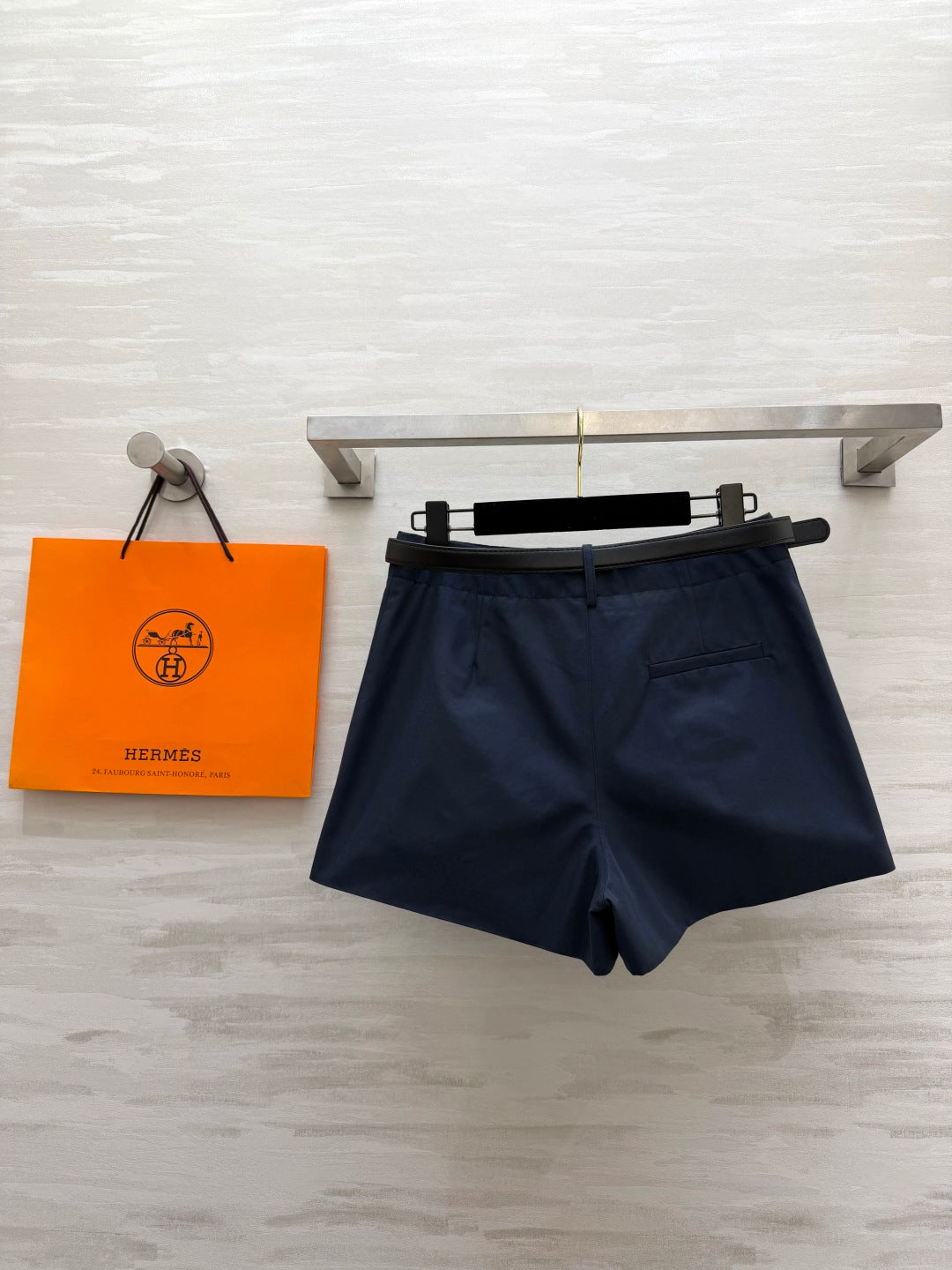 HM 26s Cargo Shorts with H-Buck Metal Belt Dark Blue Cotton 413975
