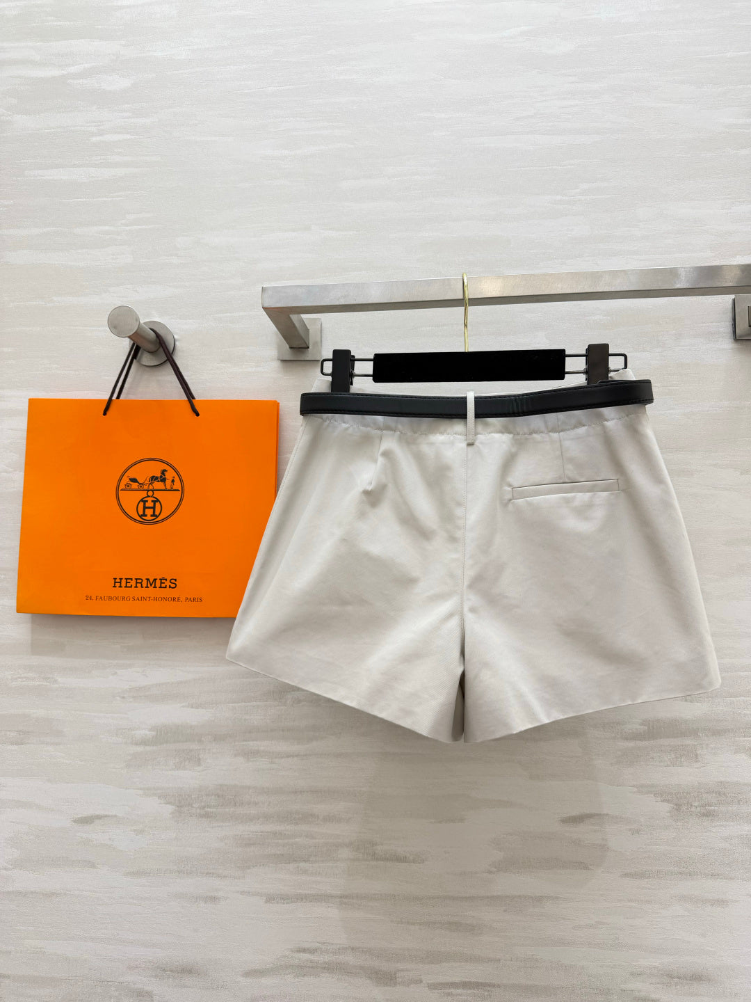 HM 26s Cargo Shorts with H-Buck Metal Belt Cream Cotton 413970