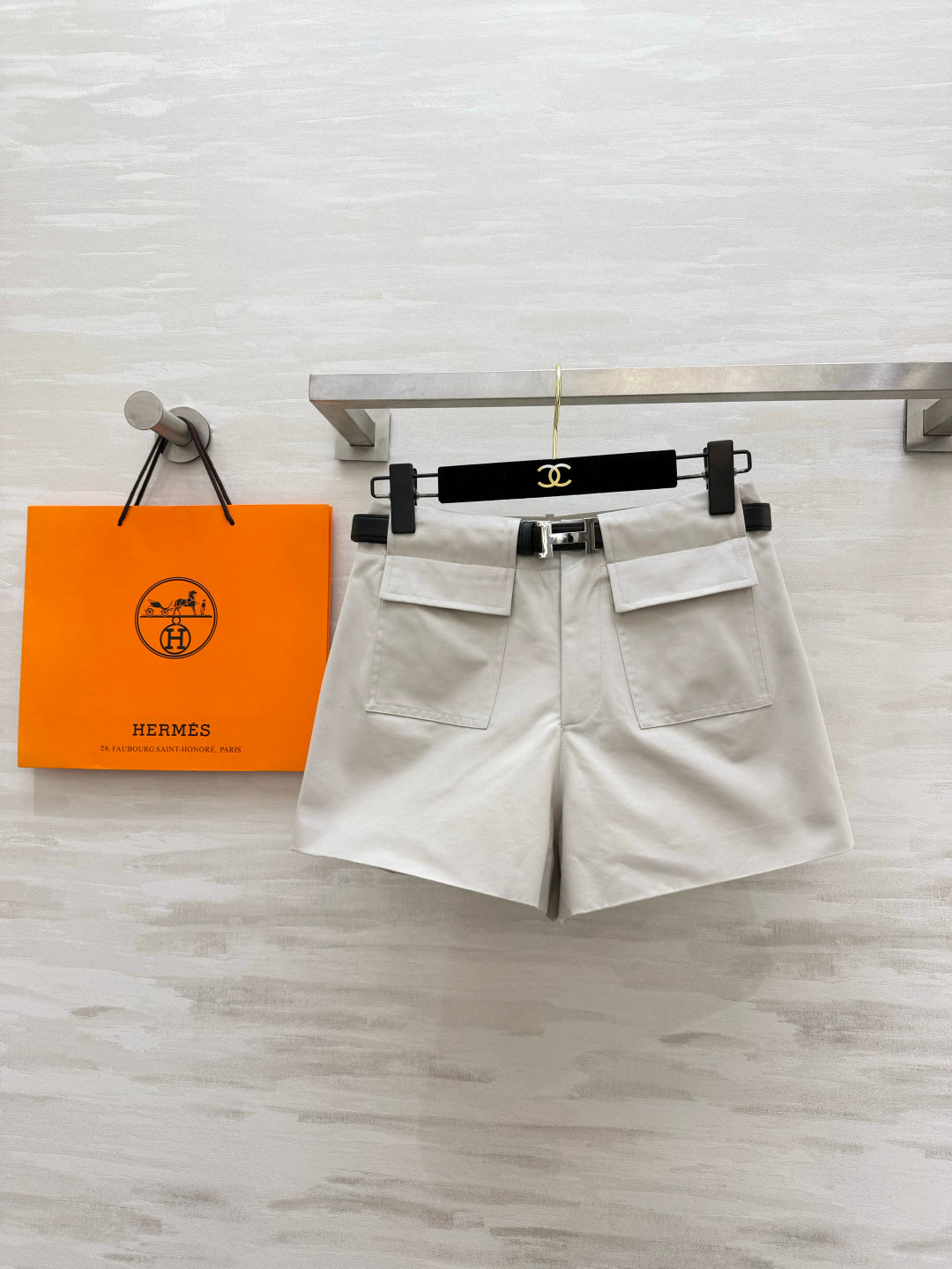 HM 26s Cargo Shorts with H-Buck Metal Belt Cream Cotton 413970