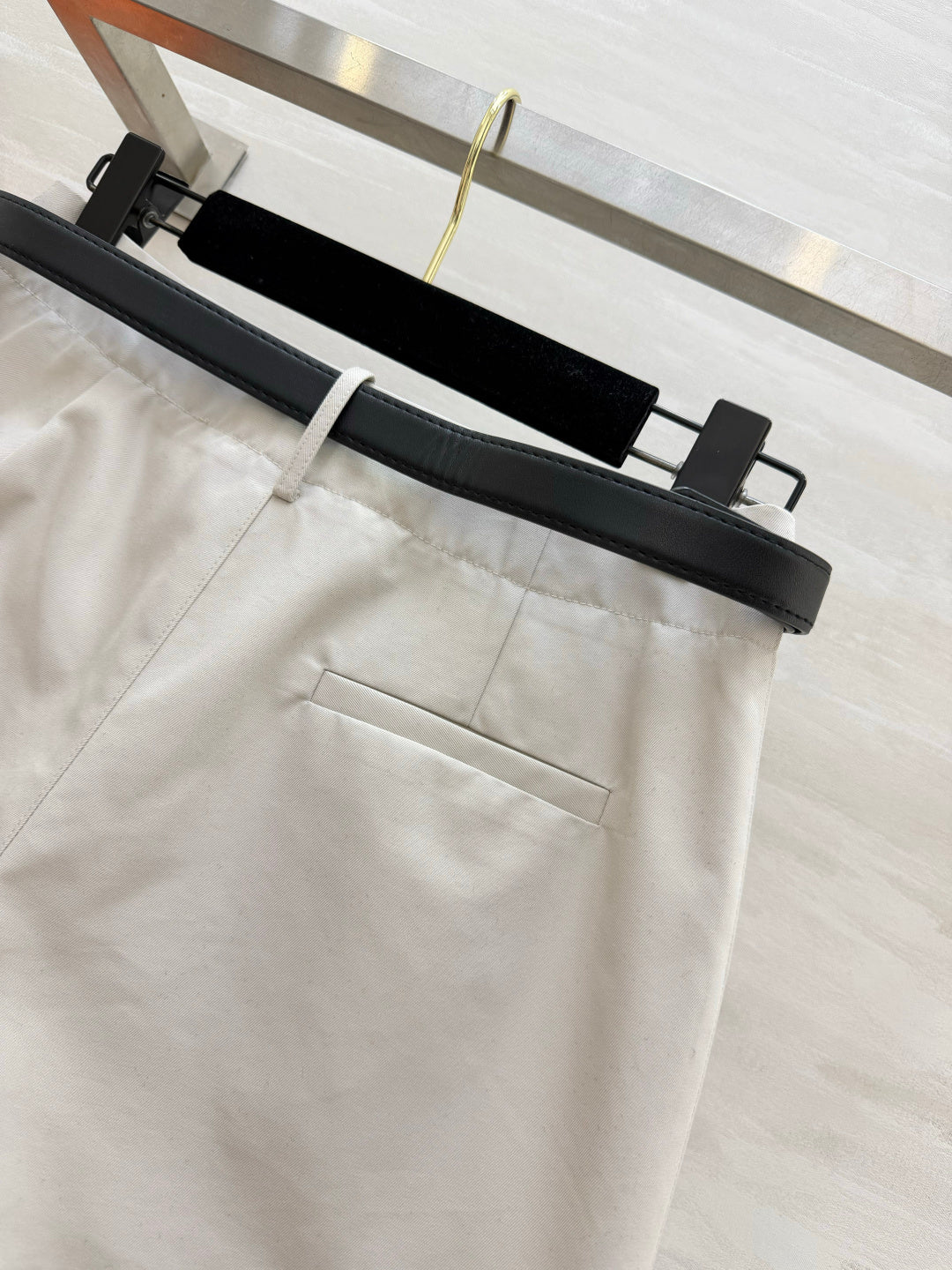 HM 26s Cargo Shorts with H-Buck Metal Belt Cream Cotton 413970