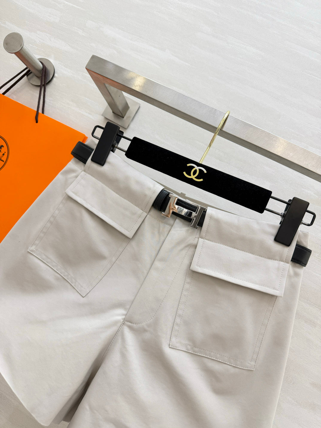 HM 26s Cargo Shorts with H-Buck Metal Belt Cream Cotton 413970