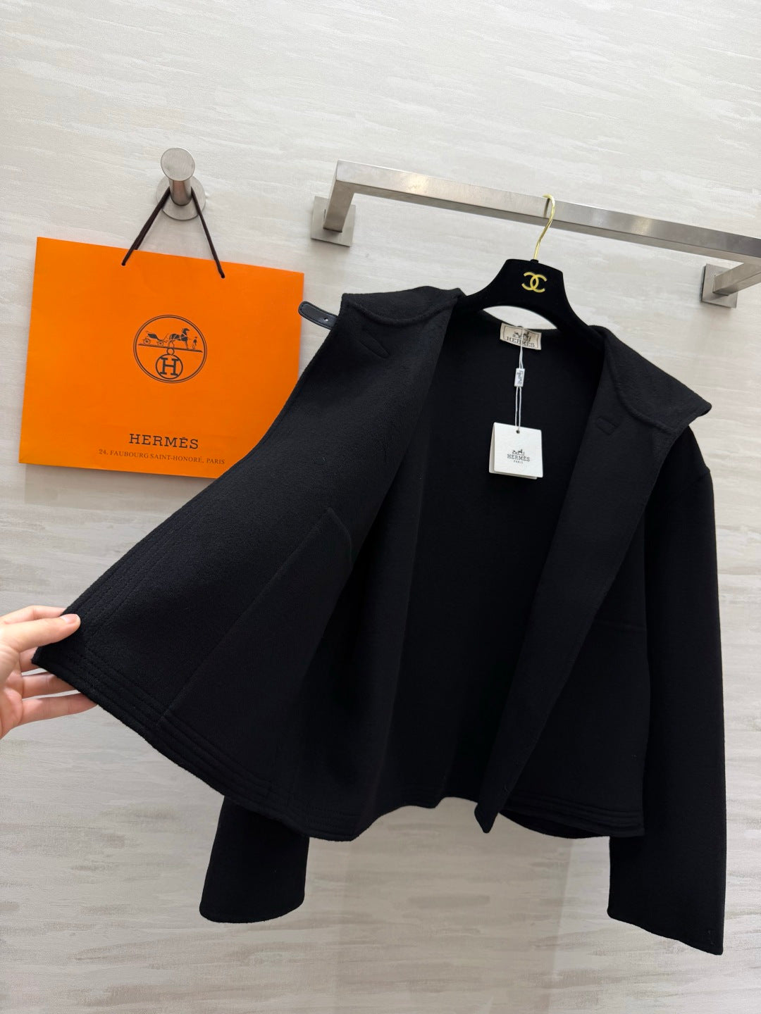 HM 26s Albion H Passant Hooded Jacket Black Cashmere 413965