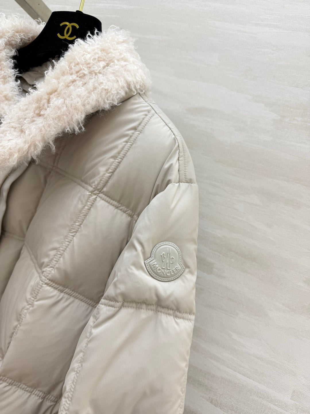 Moncler 26s Jacket Mid-Length Down Jacket Ivory Nylon Shearling 427369