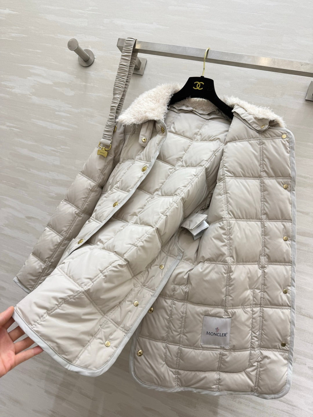 Moncler 26s Jacket Mid-Length Down Jacket Ivory Nylon Shearling 427369