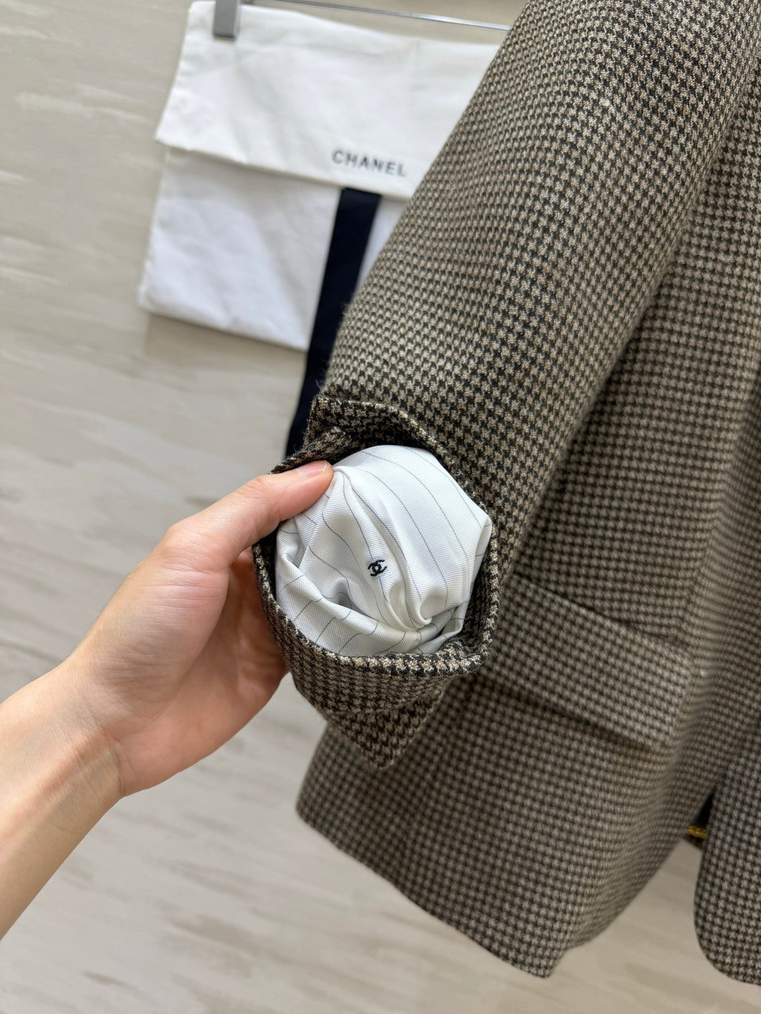 Chanel 26s Houndstooth Single-Breasted Blazer Jacket Taupe 438850