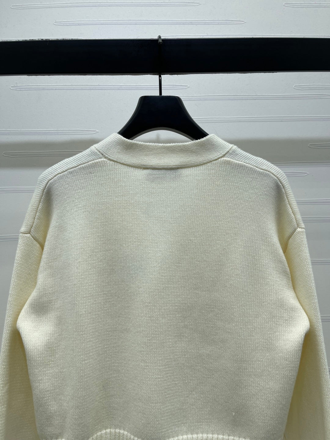 HM 26s Colorful Pony V-neck Cardigan Ivory Wool 344102