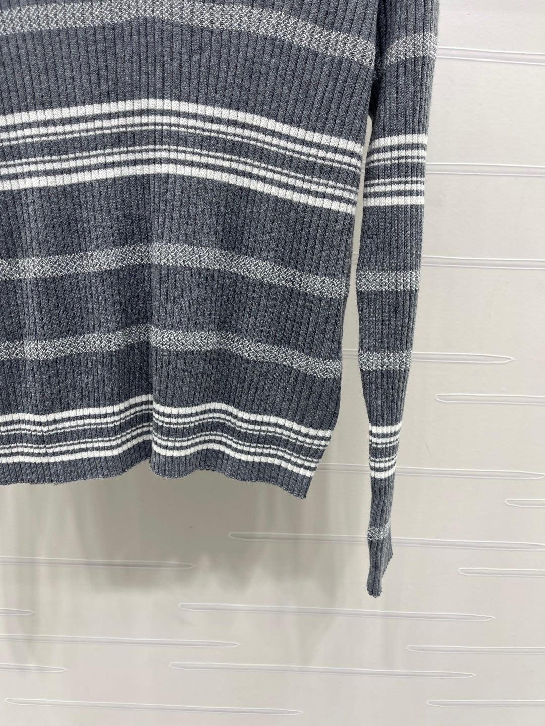 Miu 26s Collared Knit Long-Sleeved Top Grey White 413347