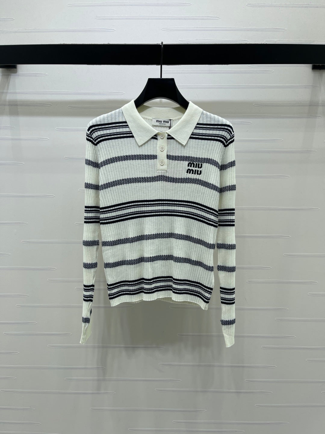Miu 26s Collared Knit Long-Sleeved Top Black White 413346