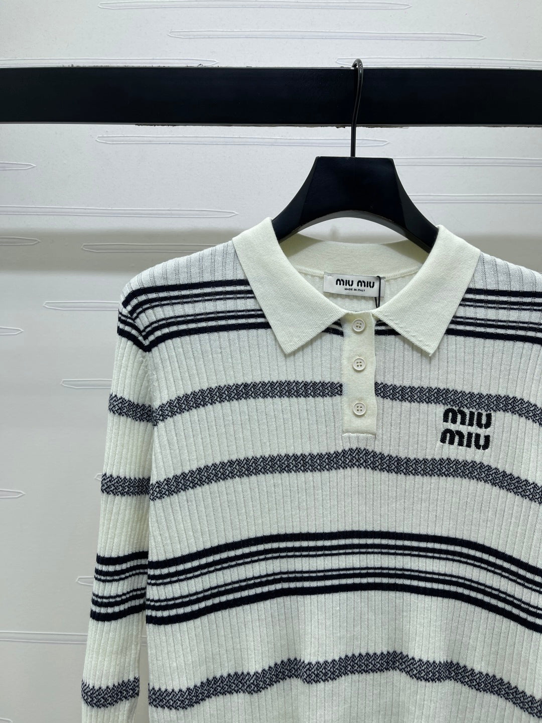 Miu 26s Collared Knit Long-Sleeved Top Black White 413346