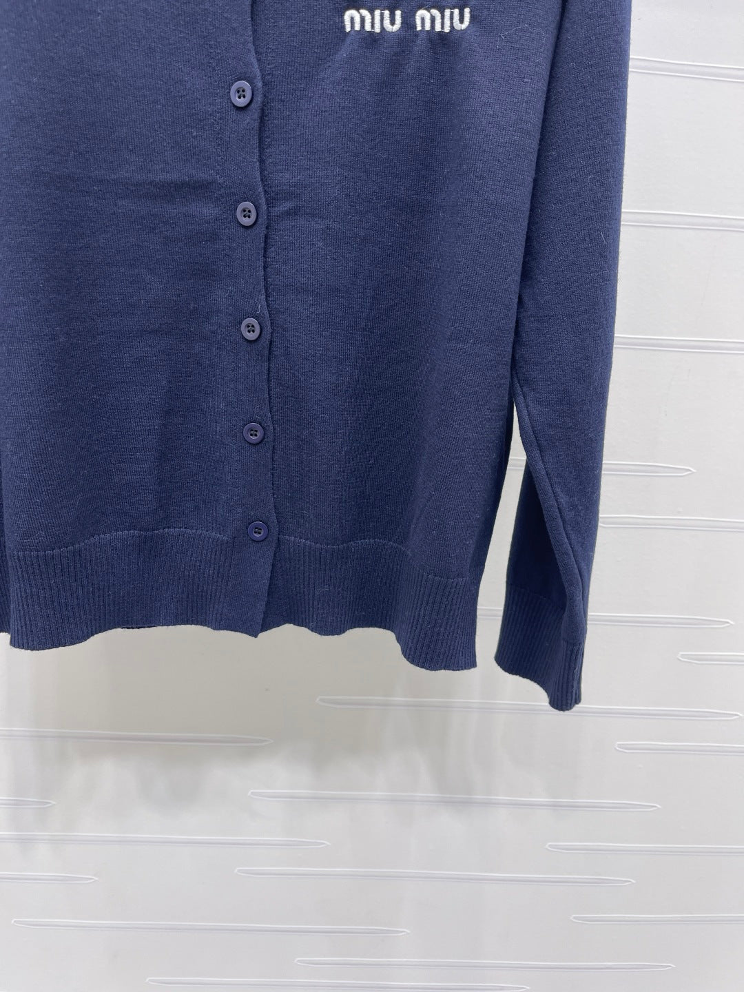 Miu 26s Round Neck Long-Sleeved Cardigan Navy Blue Wool 422011