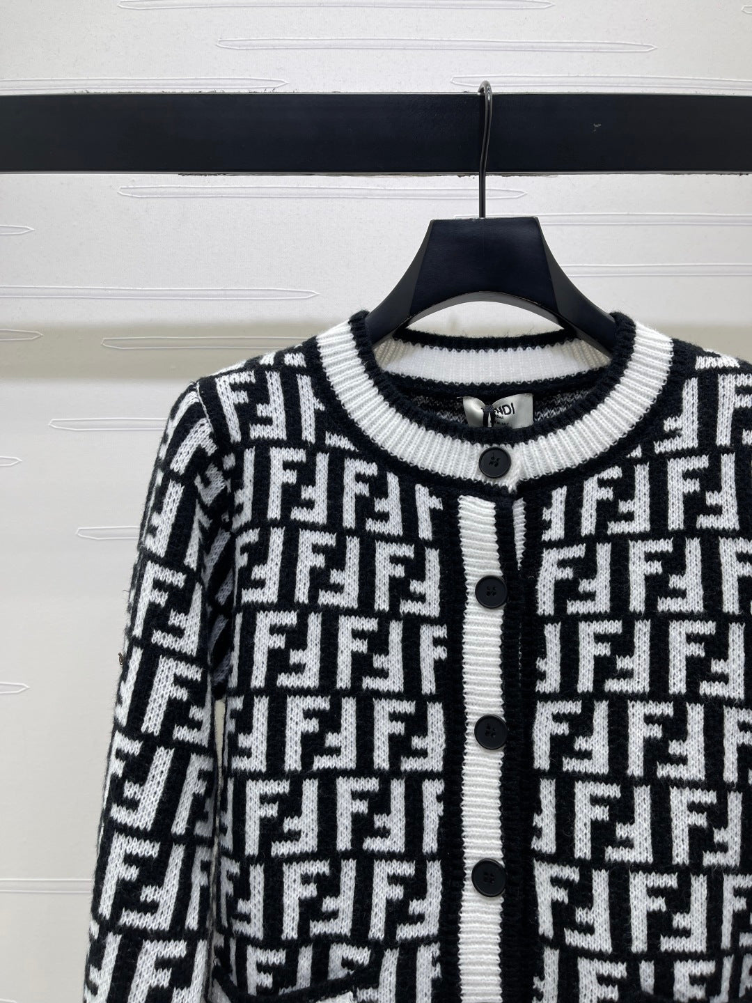 Fendi 26s Jacquard Crew Neck Knit Cardigan White Black 423890
