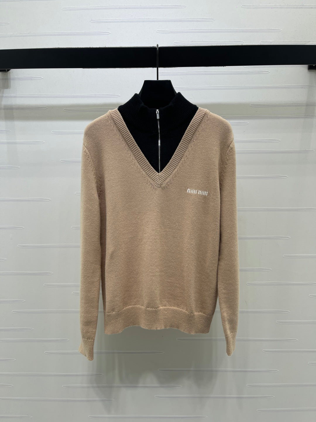 Miu 26s Color-Blocked Faux Two-Piece Turtleneck Long-Sleeved Top Beige Black Wool 423860