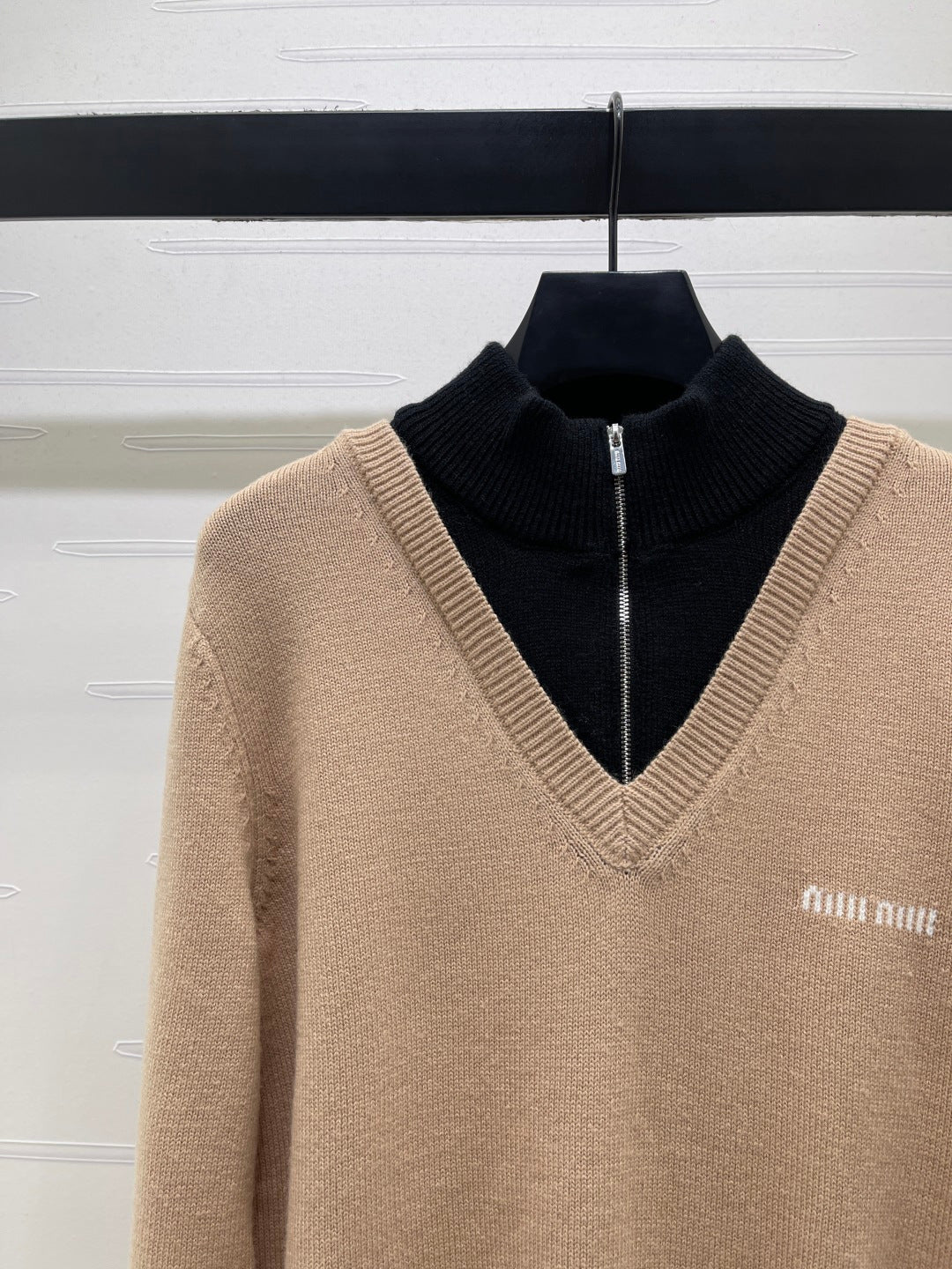 Miu 26s Color-Blocked Faux Two-Piece Turtleneck Long-Sleeved Top Beige Black Wool 423860