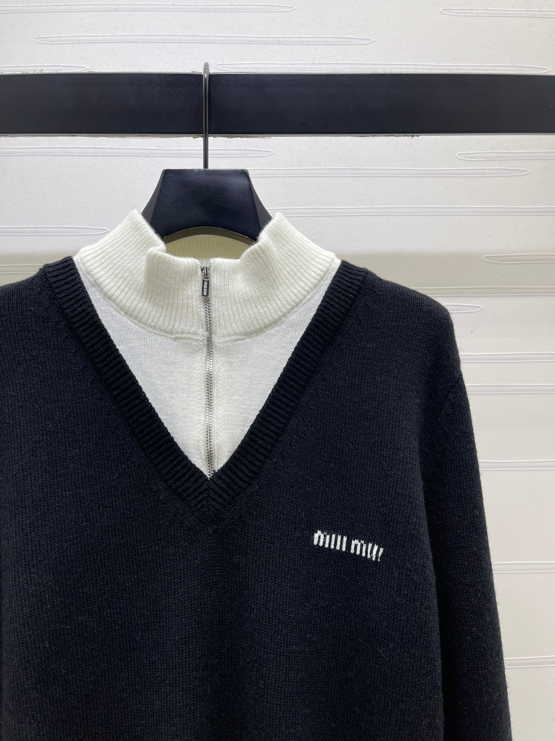 Miu 26s Color-Blocked Faux Two-Piece Turtleneck Long-Sleeved Top White Dark Blue Wool 423859