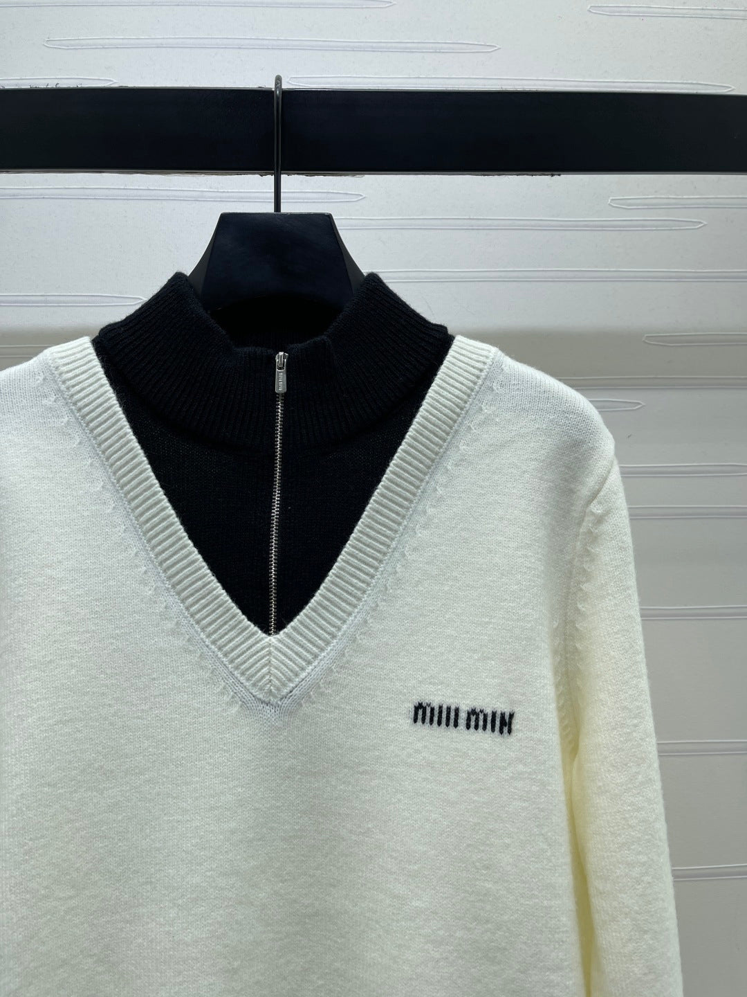 Miu 26s Color-Blocked Faux Two-Piece Turtleneck Long-Sleeved Top White Wool 423858