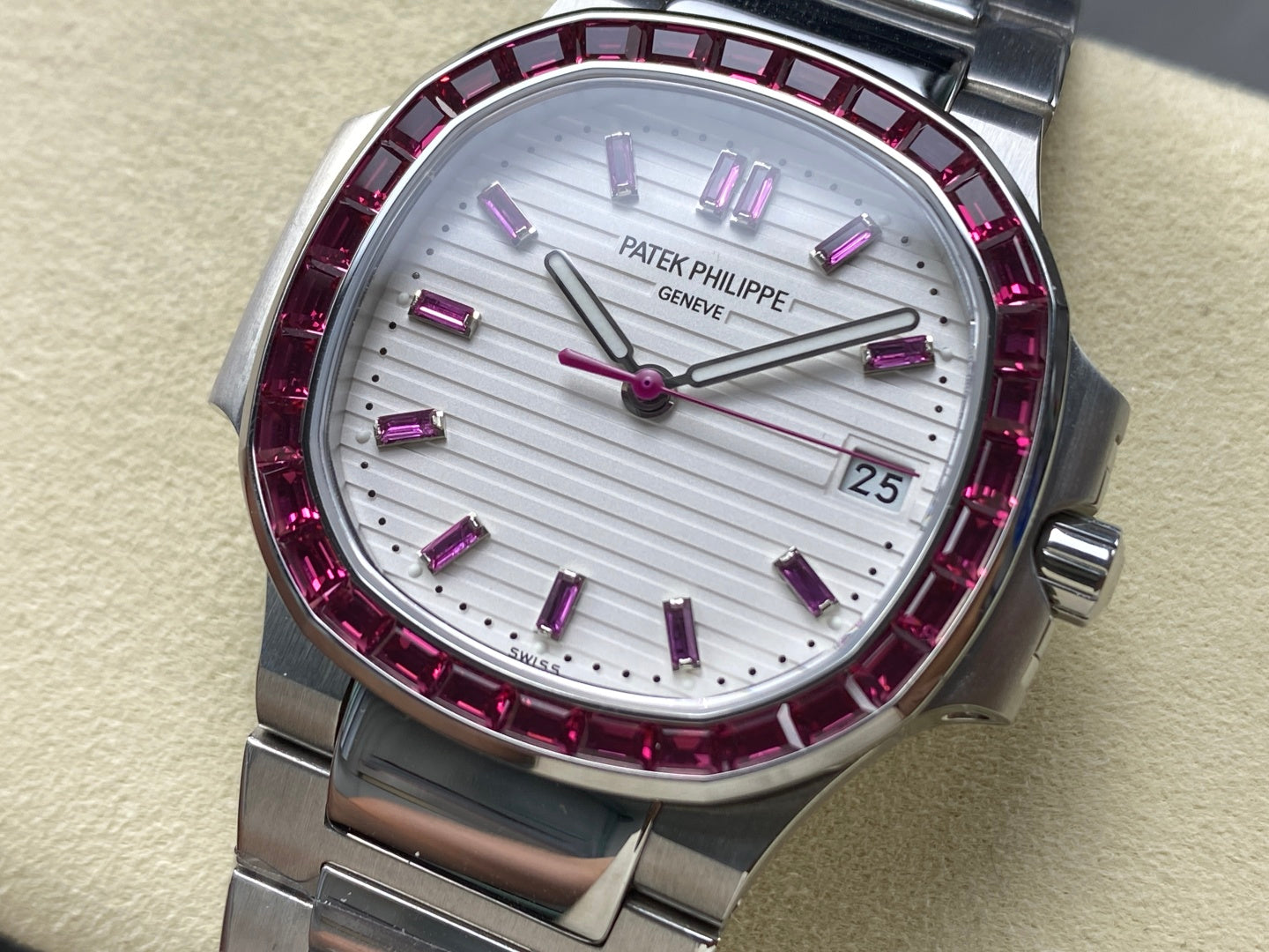 PATEK Nautilus 35.2mm Silver Pink Diamond