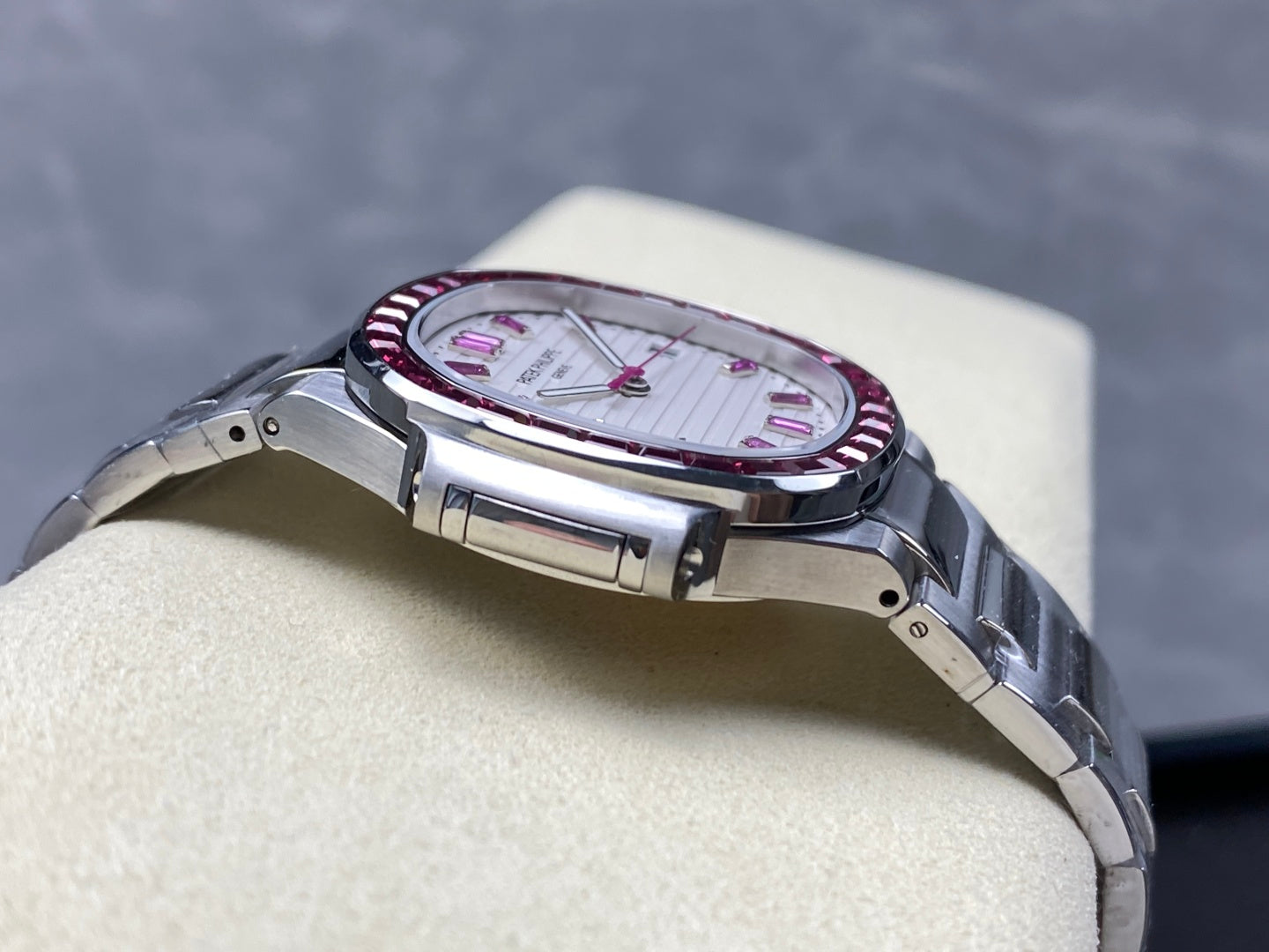 PATEK Nautilus 35.2mm Silver Pink Diamond