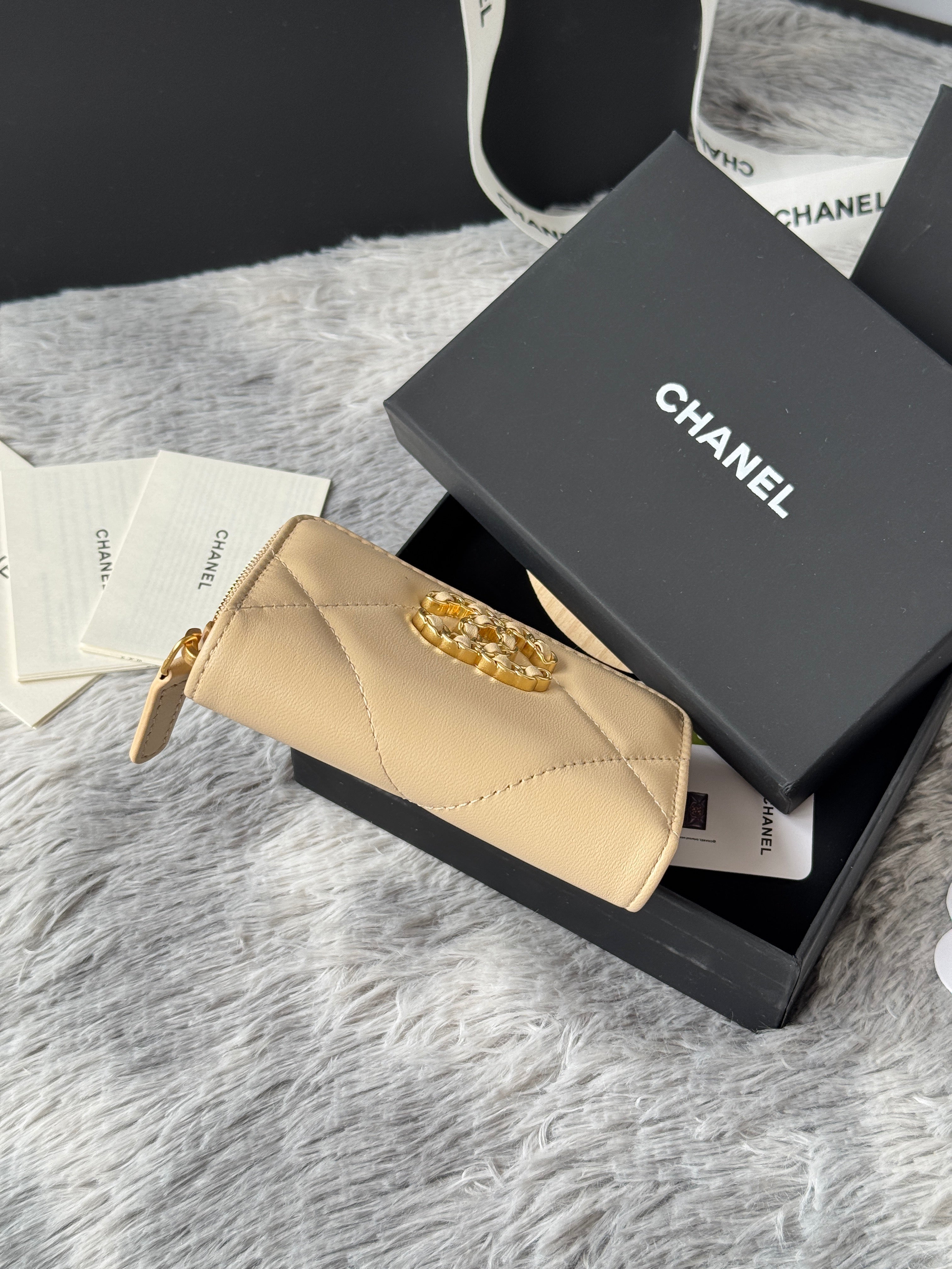 CC 19 Quilted Zipper Coin Purse Beige Gold-Tone Sheepskin 242798