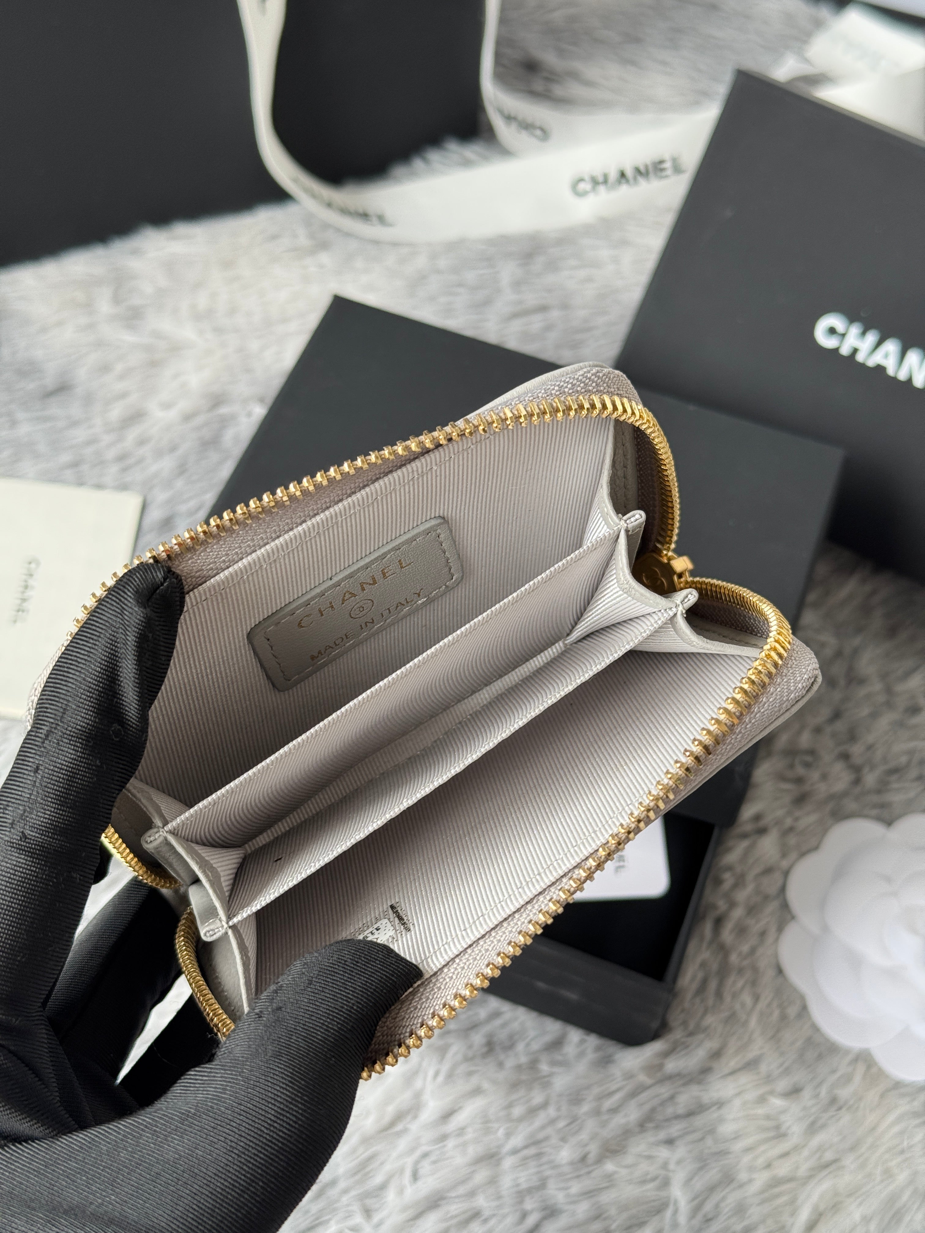 CC 19 Quilted Zipper Coin Purse Gray Gold-Tone Sheepskin 242802