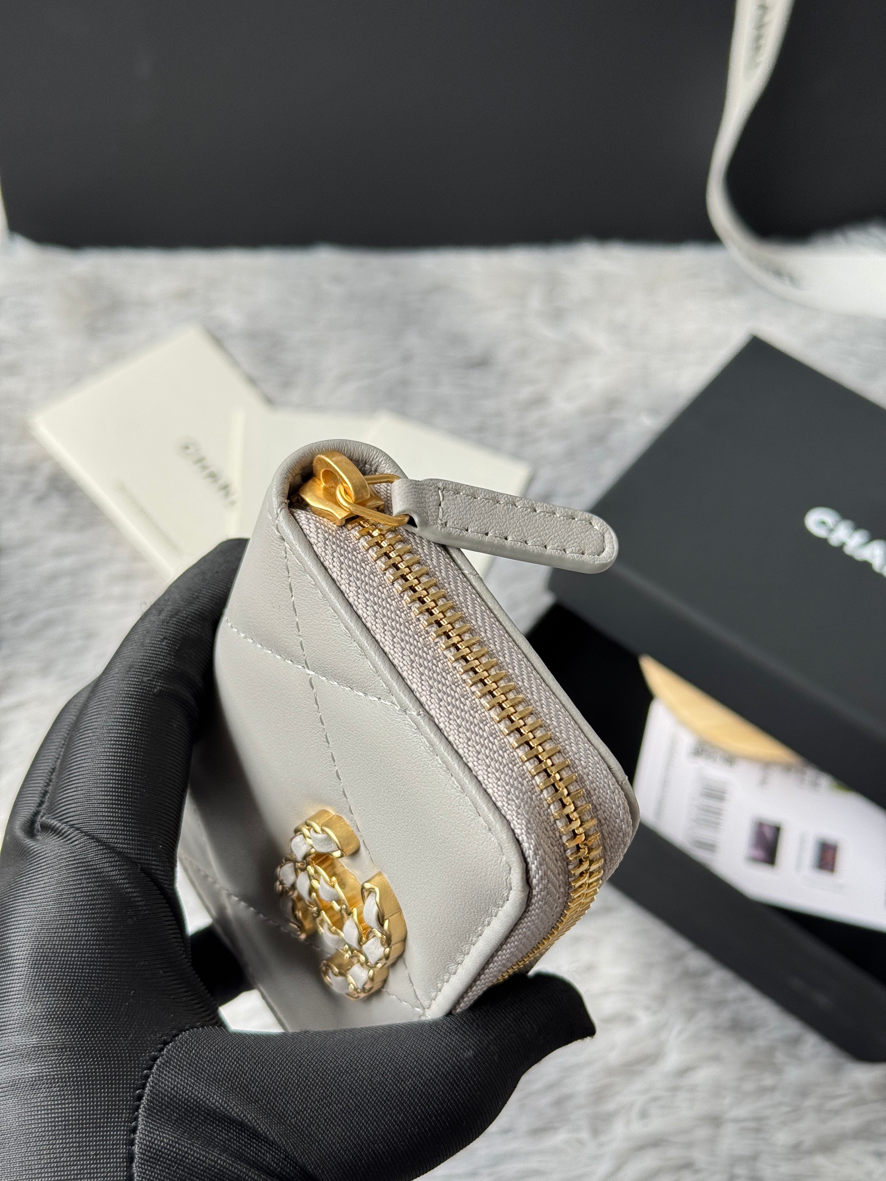 CC 19 Quilted Zipper Coin Purse Gray Gold-Tone Sheepskin 242802