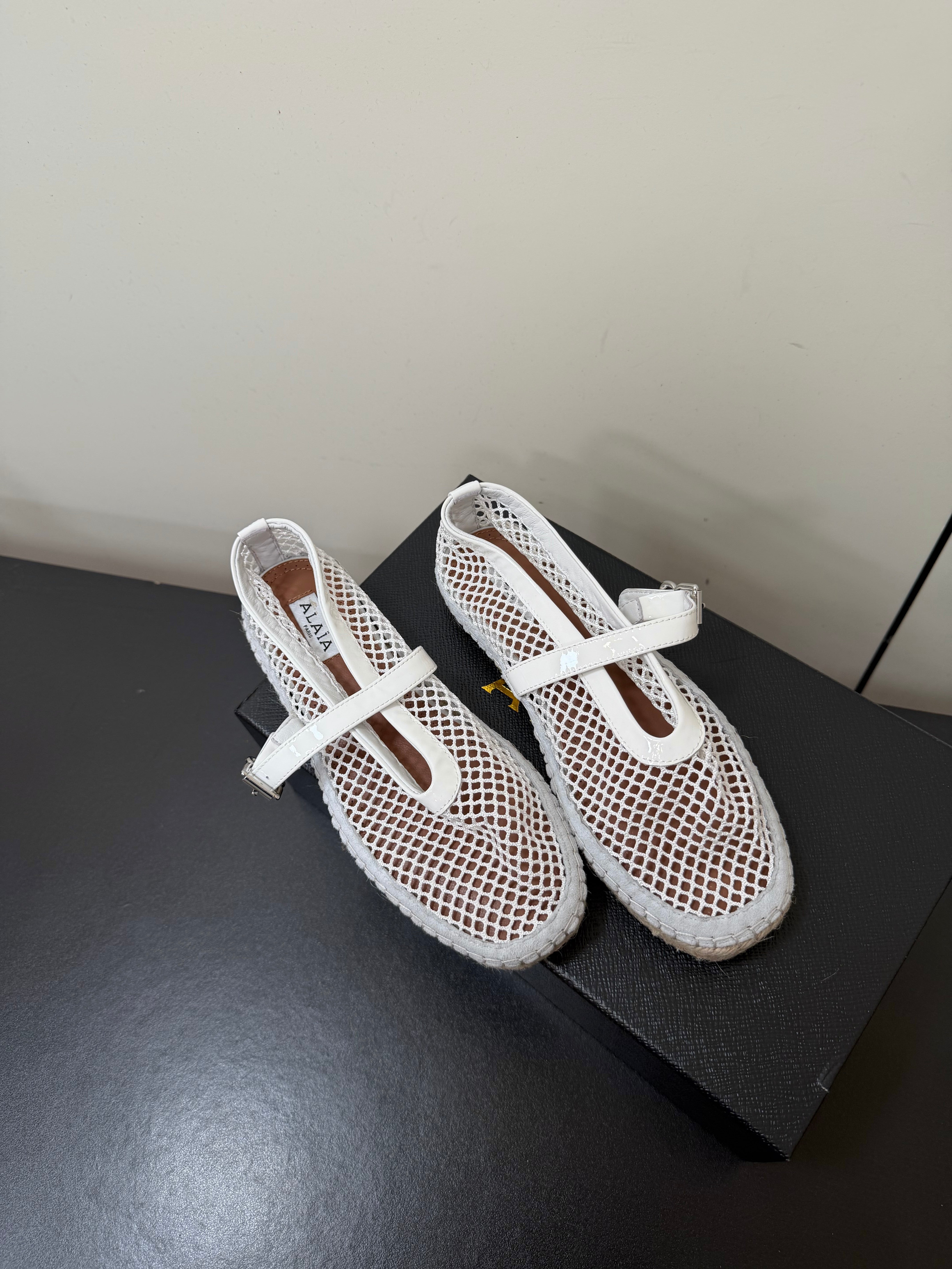 Alaia 26s Espadrilles White Patent Leather Mesh  984736