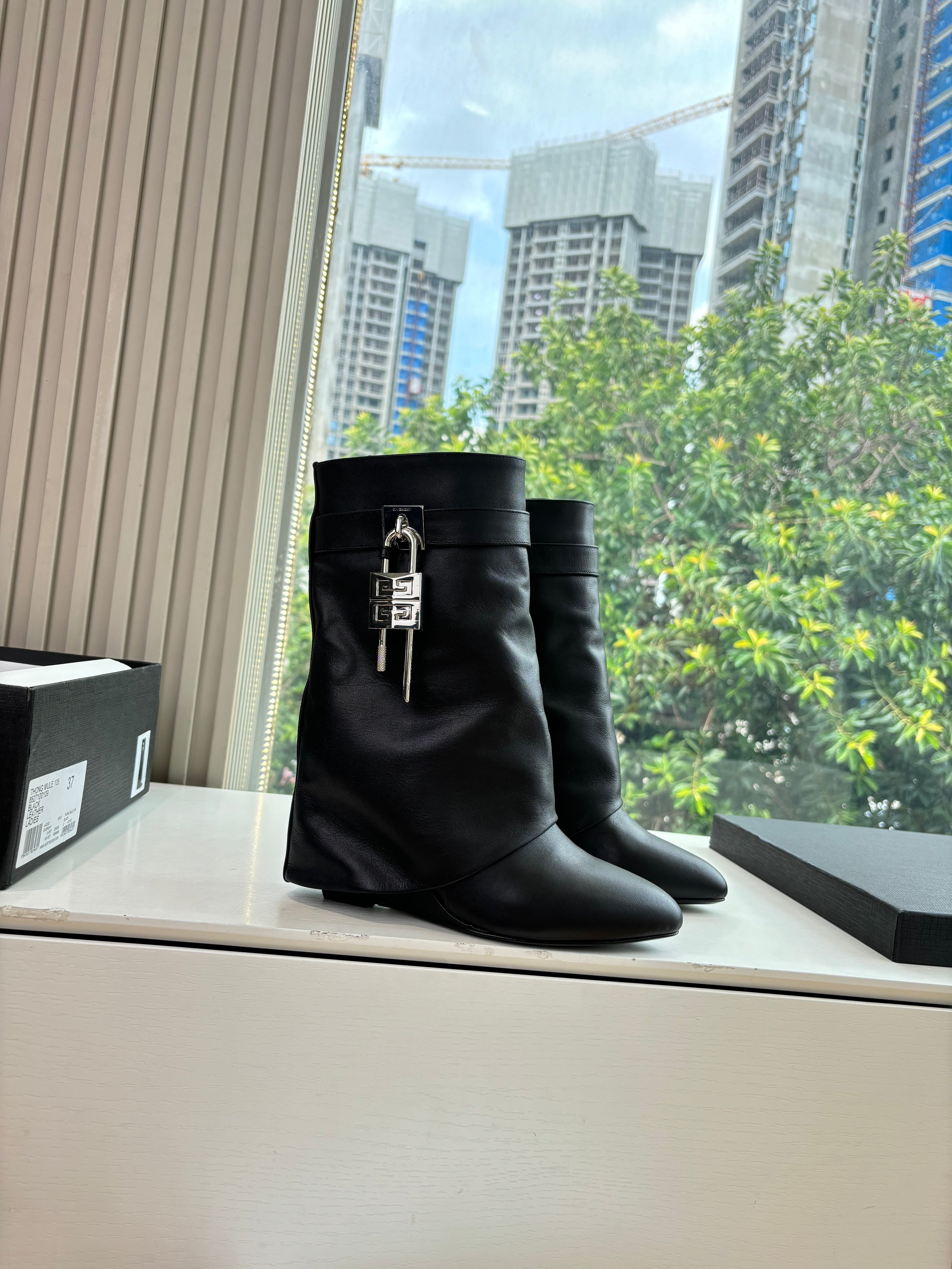 Givenchy FW25 Shark-Lock Ankel Boots Black Cowhide Sliver HW 507185
