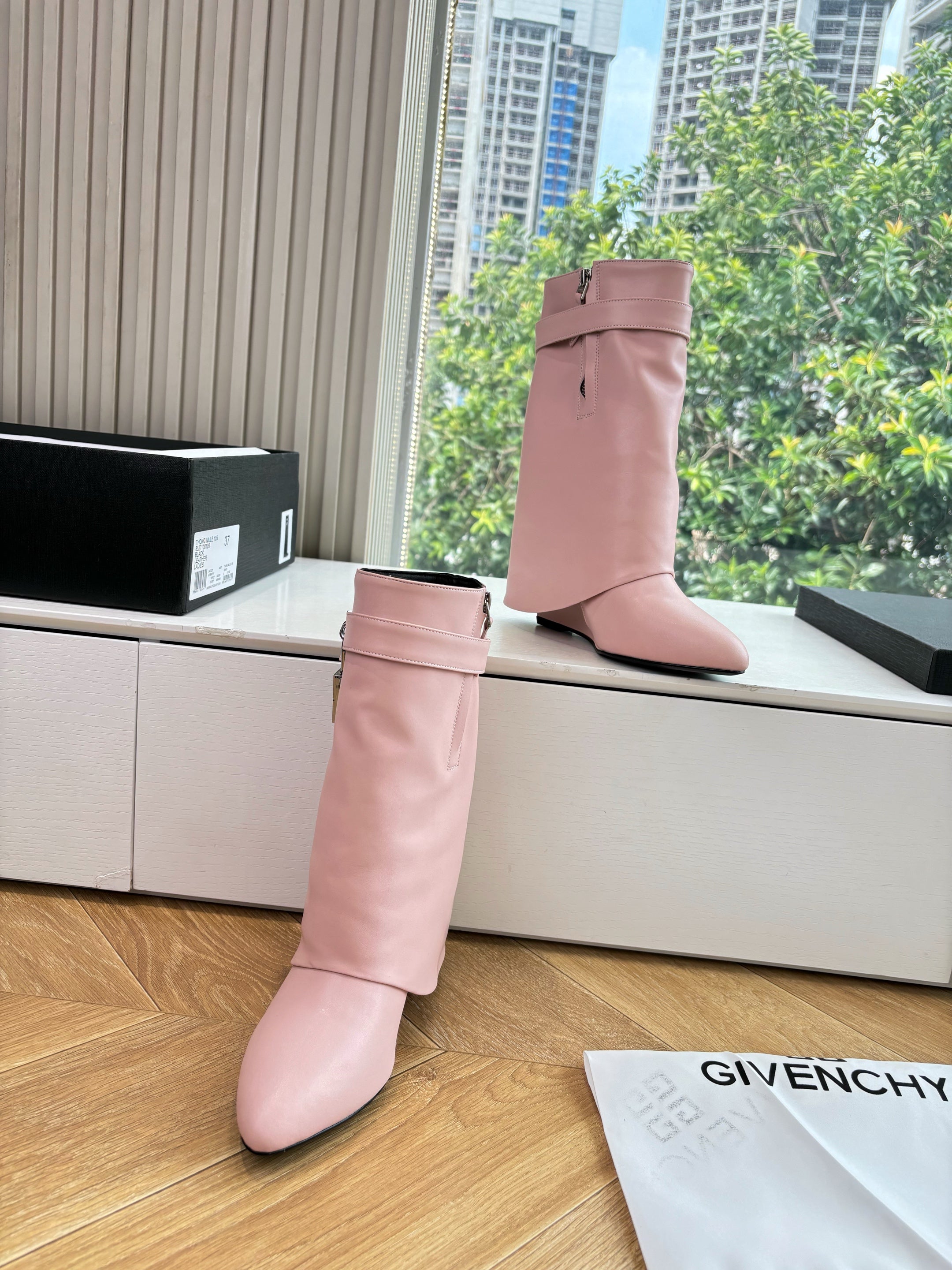 Givenchy FW25 Shark-Lock Ankel Boots Pink Cowhide Sliver HW 507186