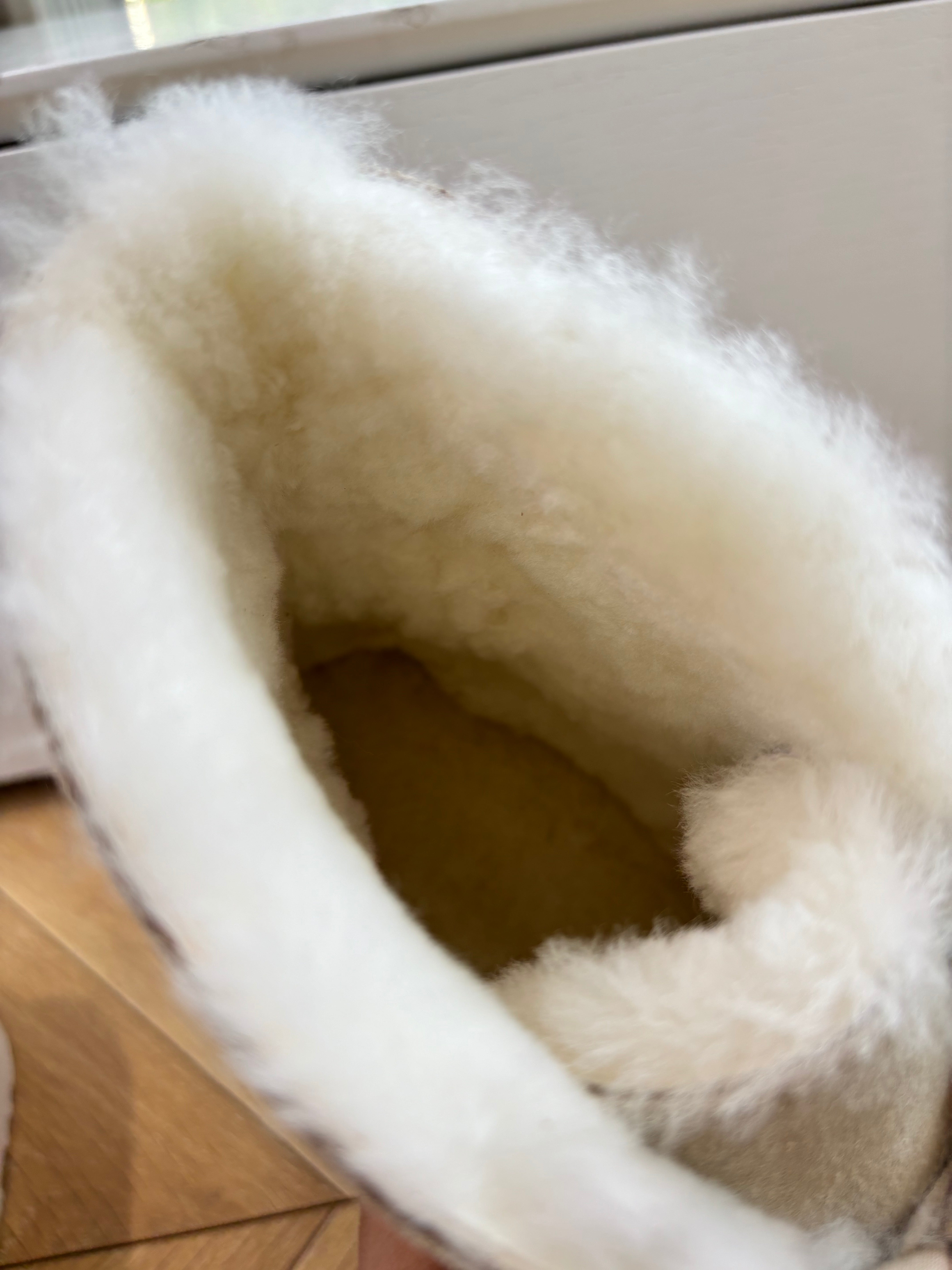 UGG Kallen Boots Taupe White Wool Suede 506602