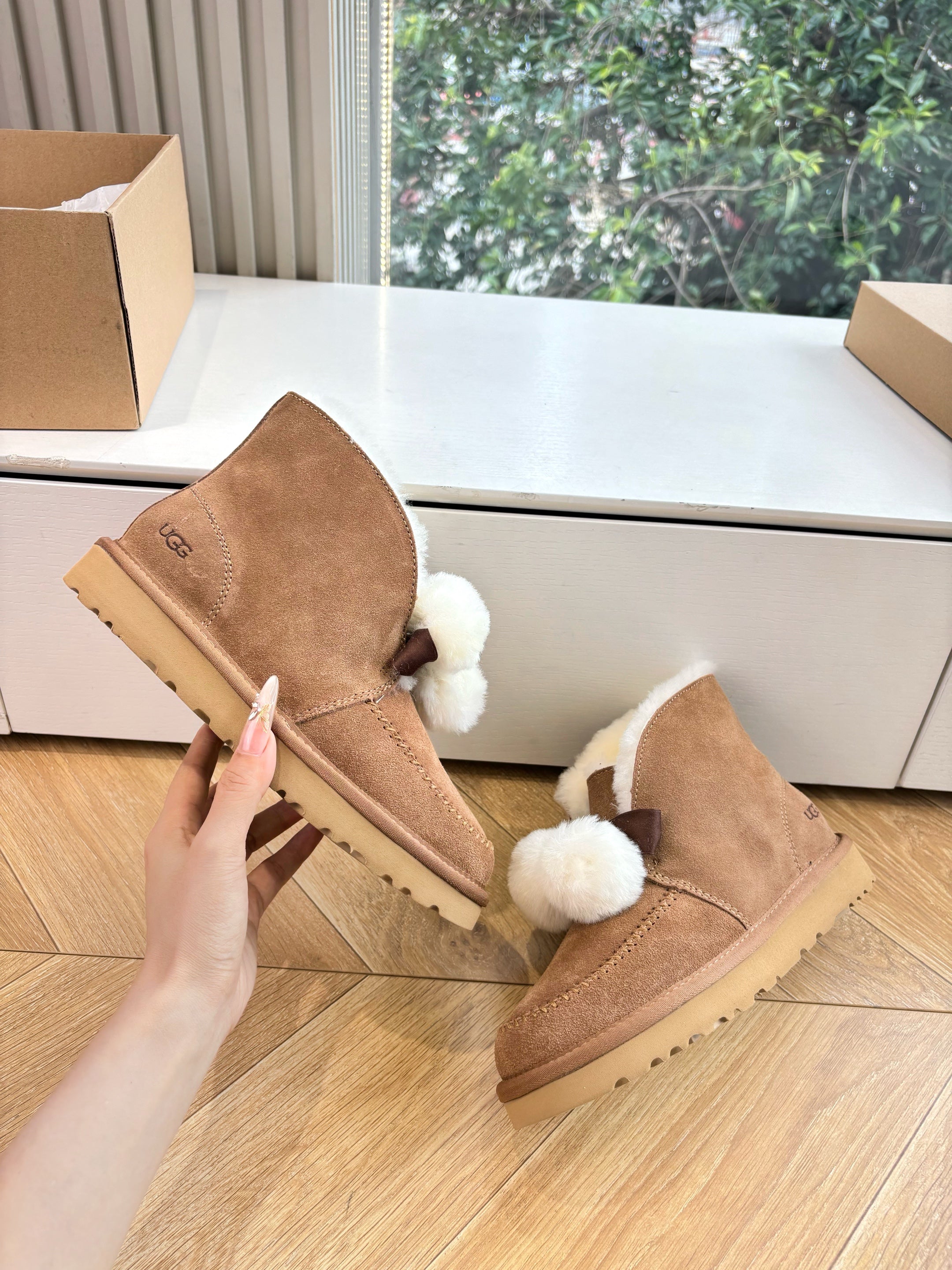 UGG Kallen Boots Brown White Wool Suede 506603