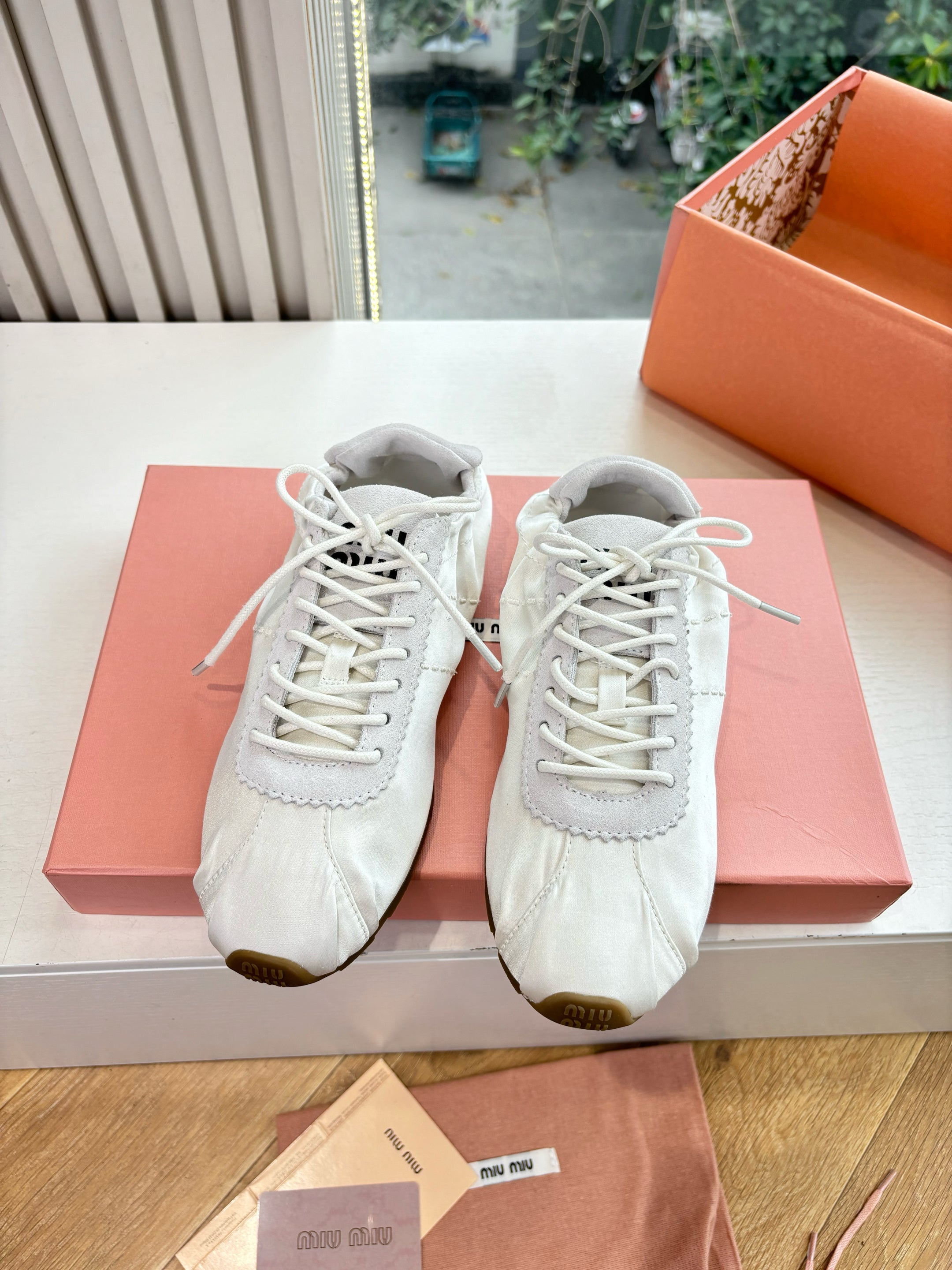 Miu Plume Sneakers White Satin Suede 549133