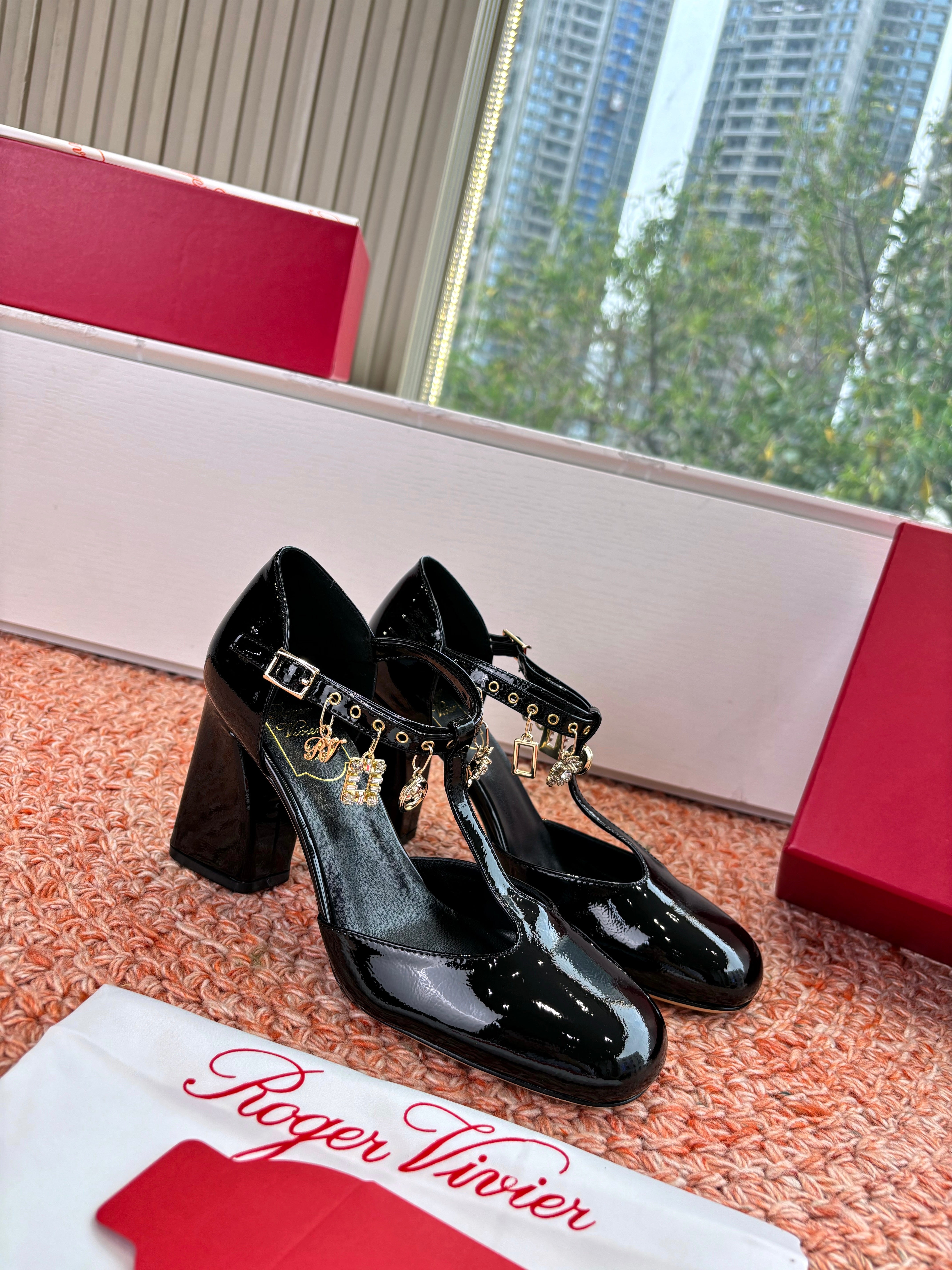 Très Vivier Mary Jane Pumps 8.5 cm Black Patent Leather