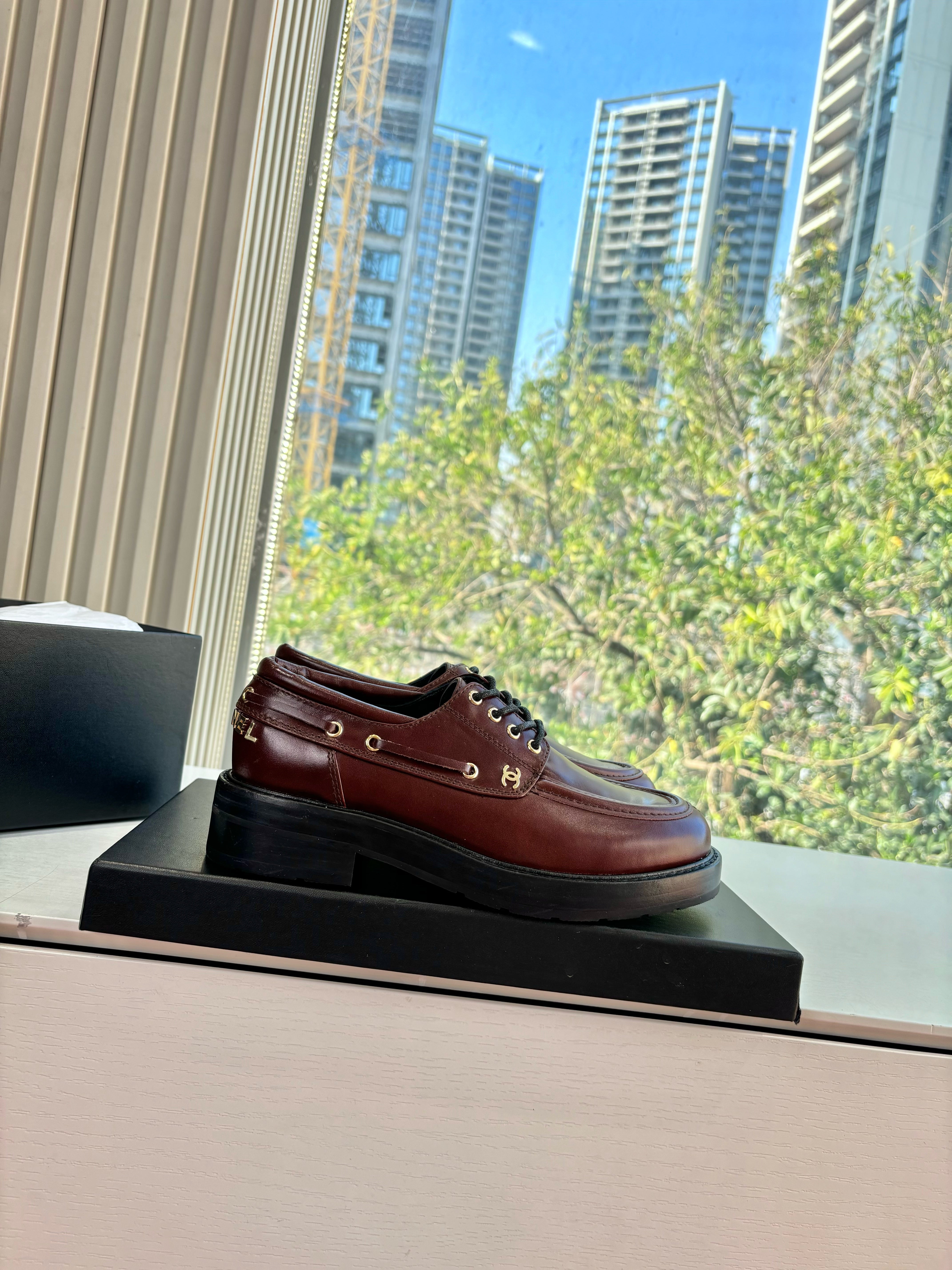 CC G189 26s Deep-cut Loafers Brown Glossy Lambskin 648221