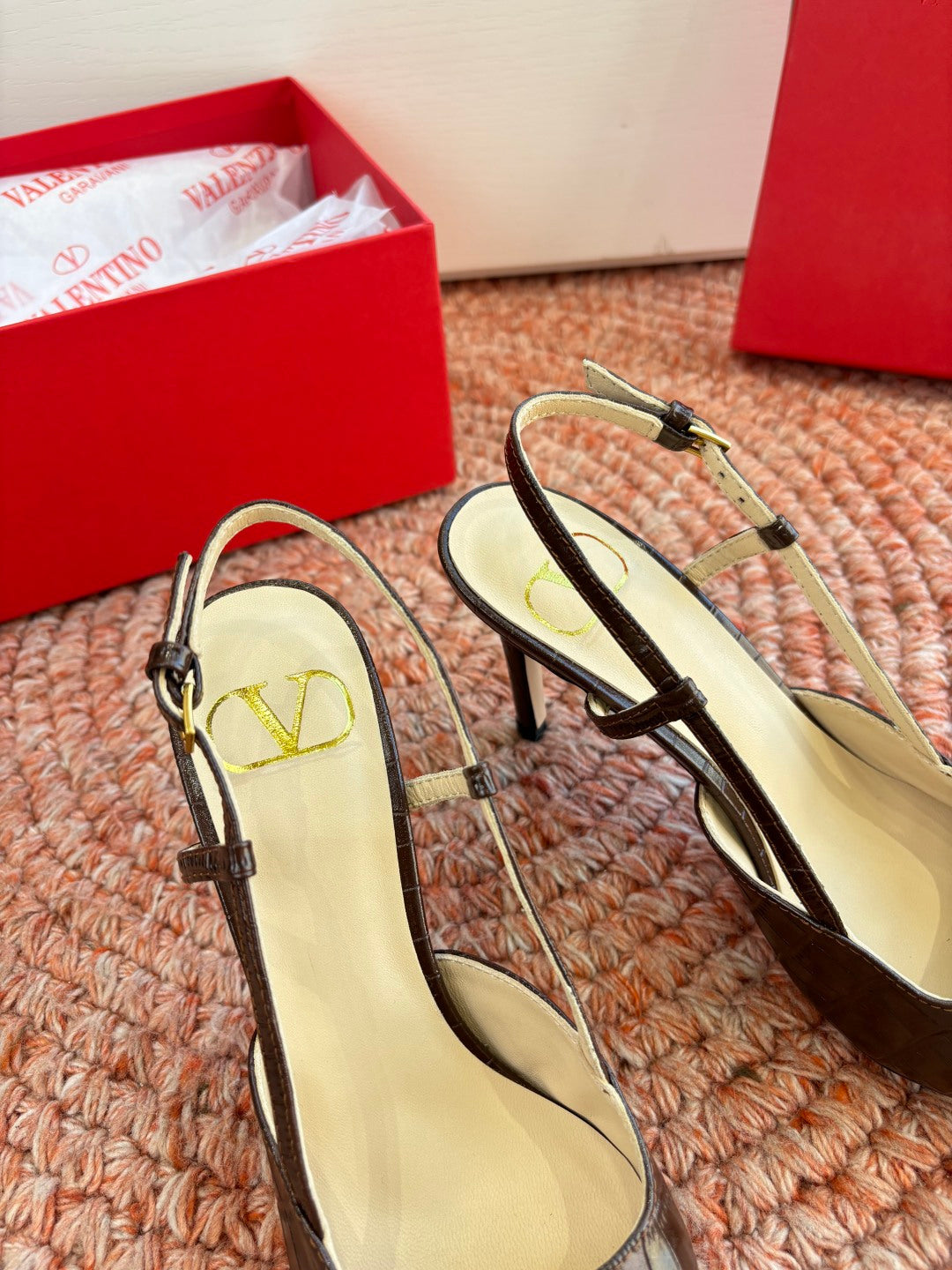 VLogo Signature Slingback 80mm Brown Embossed Sheepskin 702210