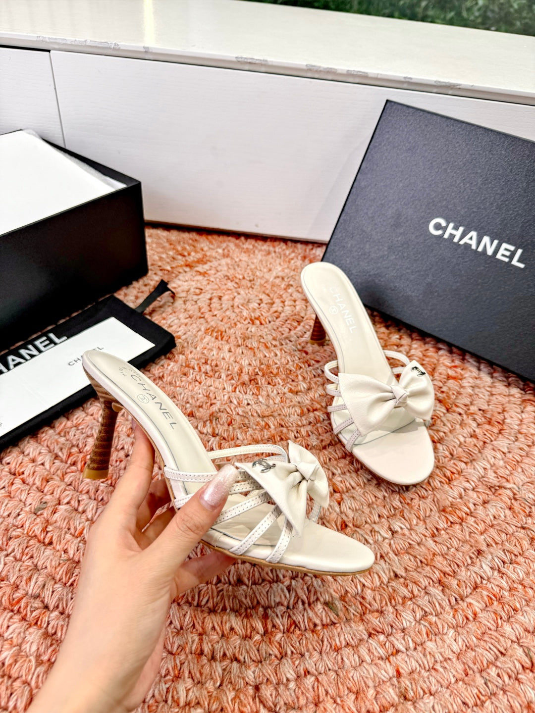 CC 26s Bow Heels Mules White Sheepskin 703670