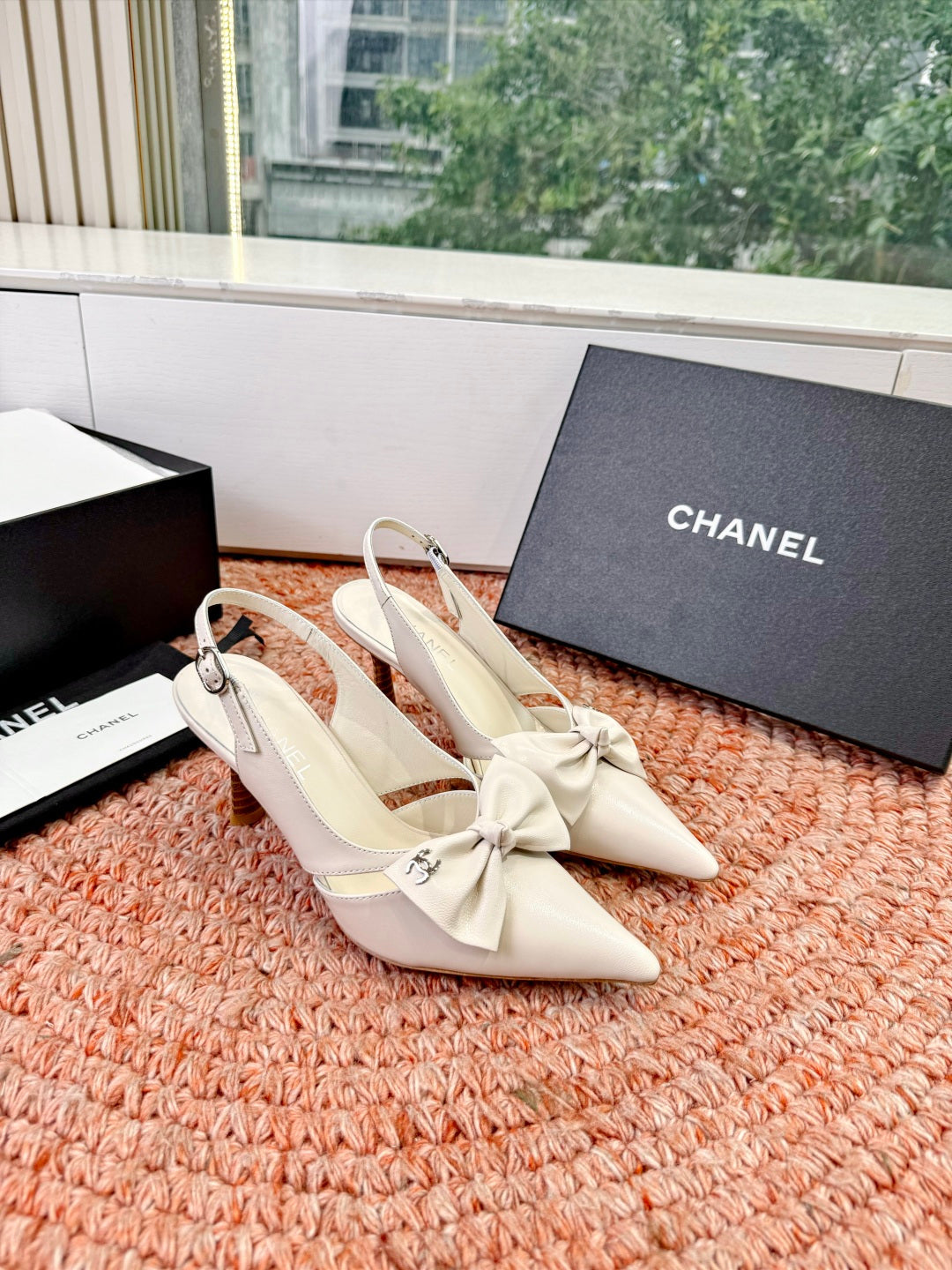 CC 26s Bow Heels Slingback White Sheepskin 703667